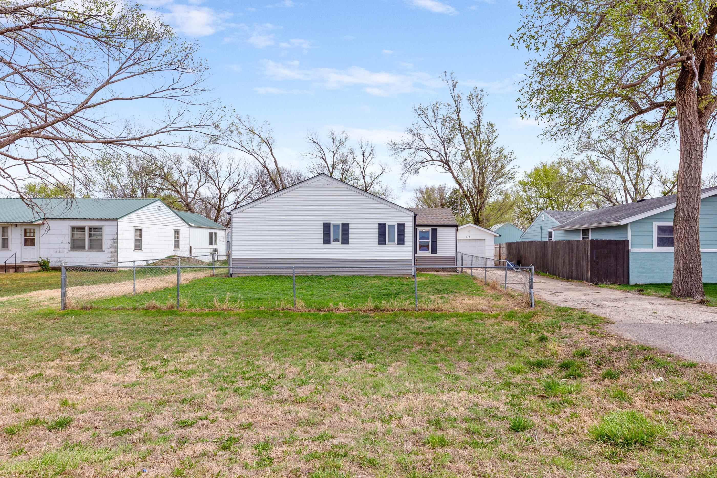 212 S Phelps Ave, Bentley, Kansas image 4