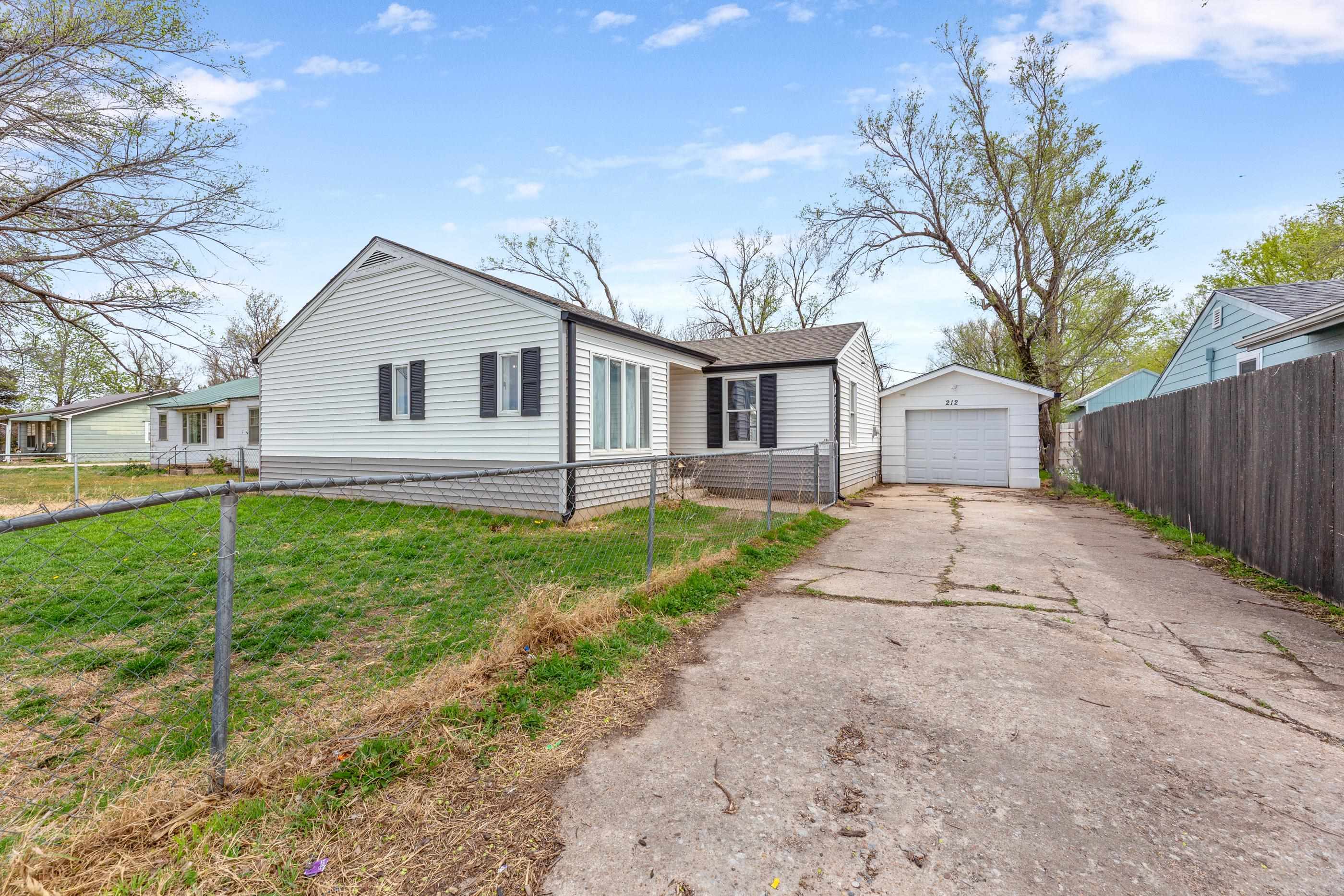 212 S Phelps Ave, Bentley, Kansas image 2