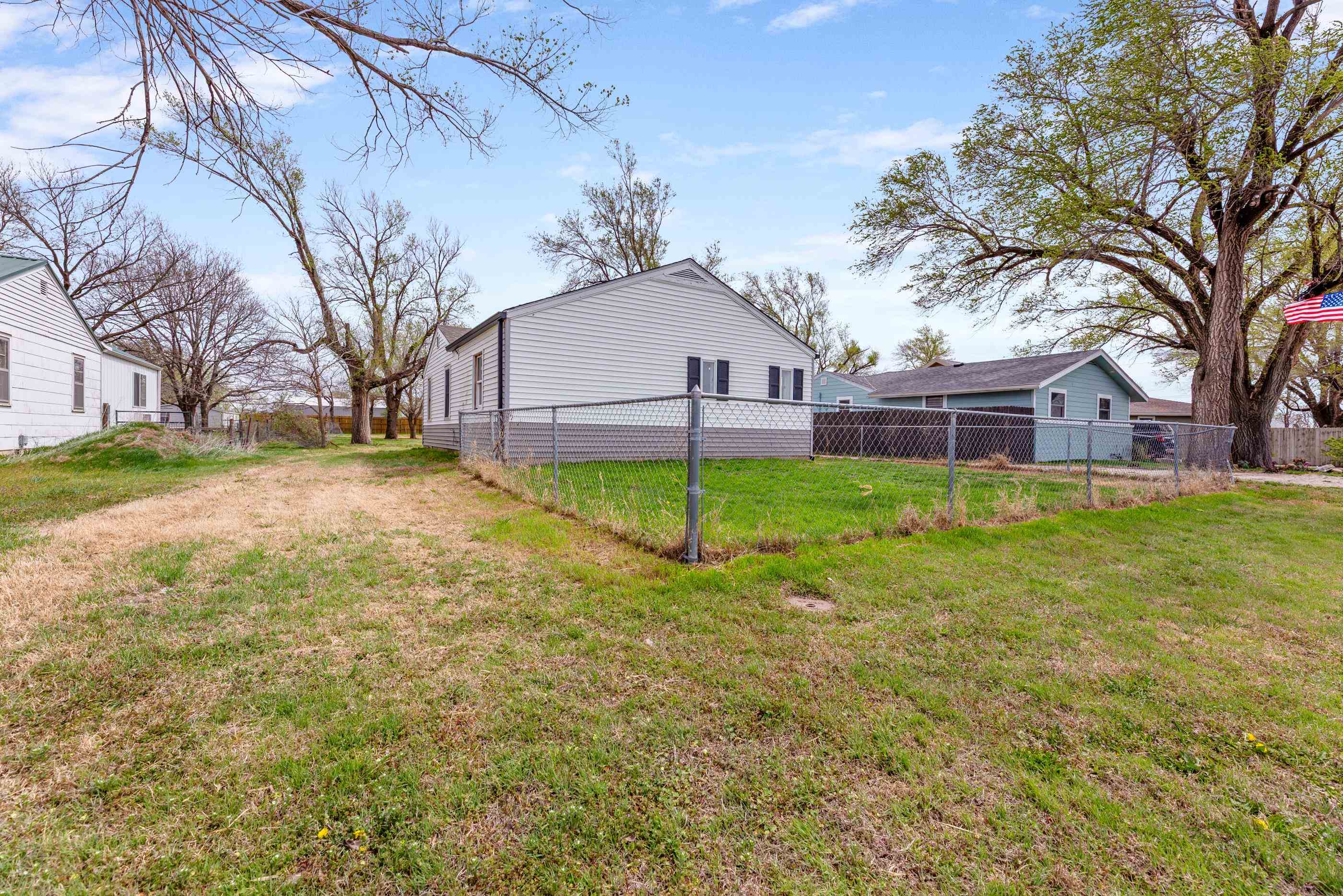 212 S Phelps Ave, Bentley, Kansas image 3