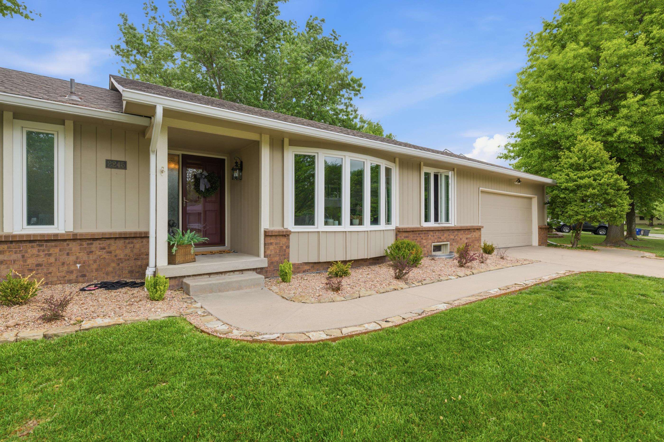 2245 N Longwood