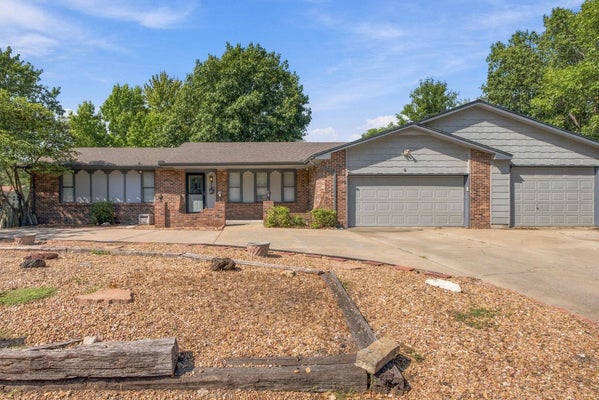 401 N OAK FOREST LN, DERBY, KS 67037 - Image ae62018fbc07f7a15848eac5e2a21aba/478184873