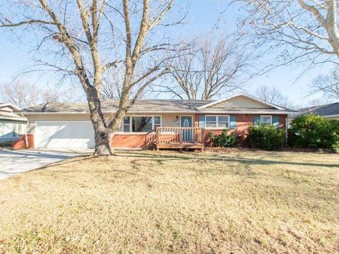 Homes For Sale - 214 S Kennedy St<br/> Hillsboro, KS 67063
