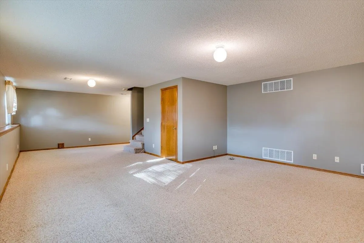 Wichita, Kansas 67205, United States, 3 Bedrooms Bedrooms, ,3 BathroomsBathrooms,Residential,Active,22240