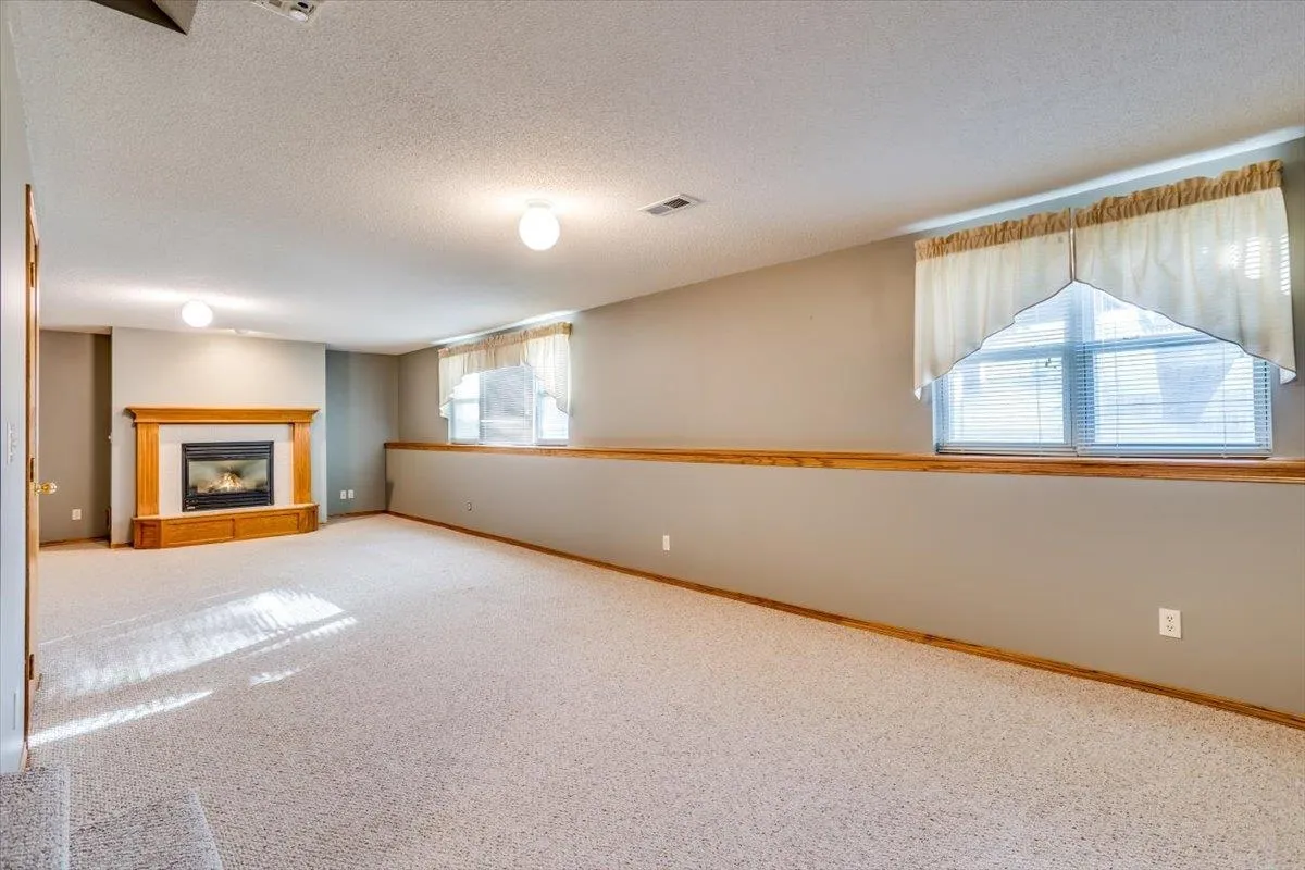 Wichita, Kansas 67205, United States, 3 Bedrooms Bedrooms, ,3 BathroomsBathrooms,Residential,Active,22240