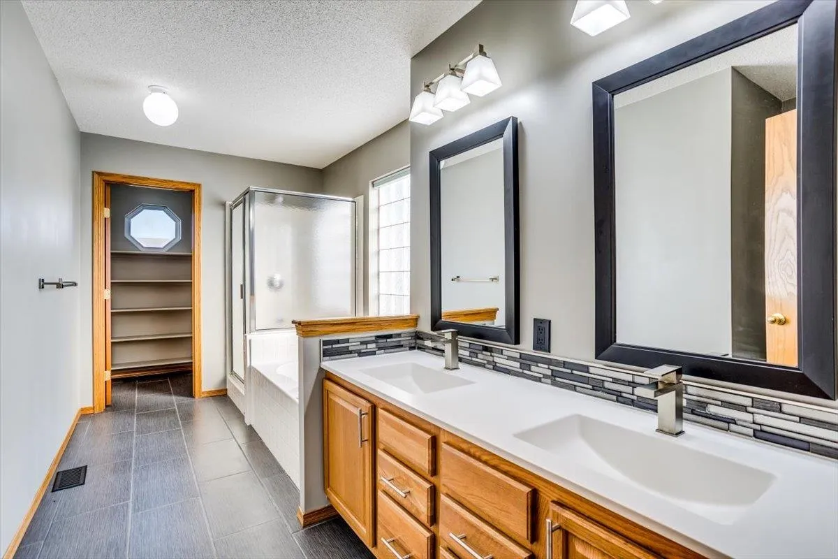 Wichita, Kansas 67205, United States, 3 Bedrooms Bedrooms, ,3 BathroomsBathrooms,Residential,Active,22240