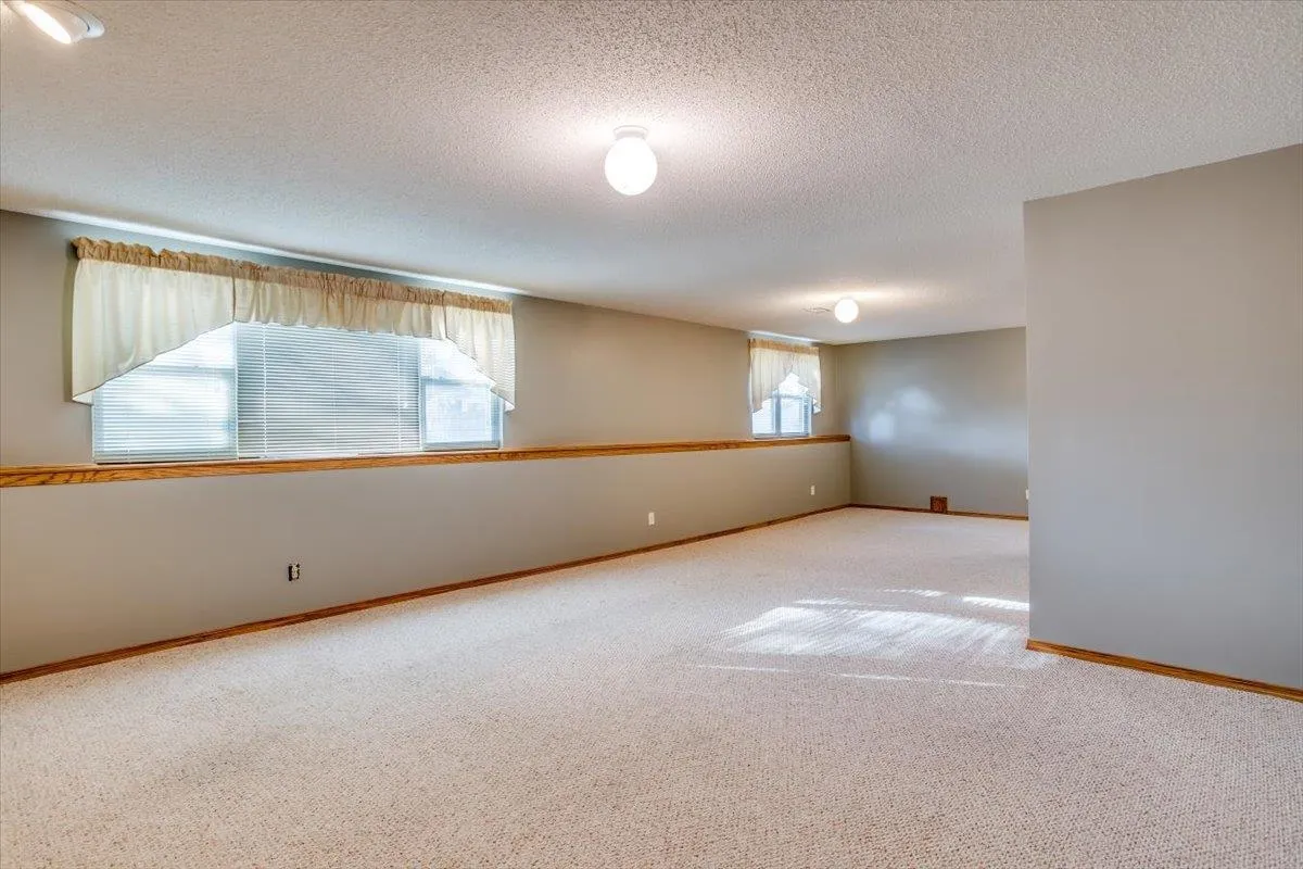 Wichita, Kansas 67205, United States, 3 Bedrooms Bedrooms, ,3 BathroomsBathrooms,Residential,Active,22240