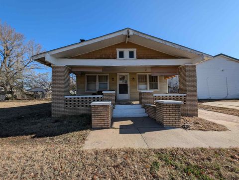 Homes For Sale - 2020 S Palisade Ave<br/> Wichita, KS 67213