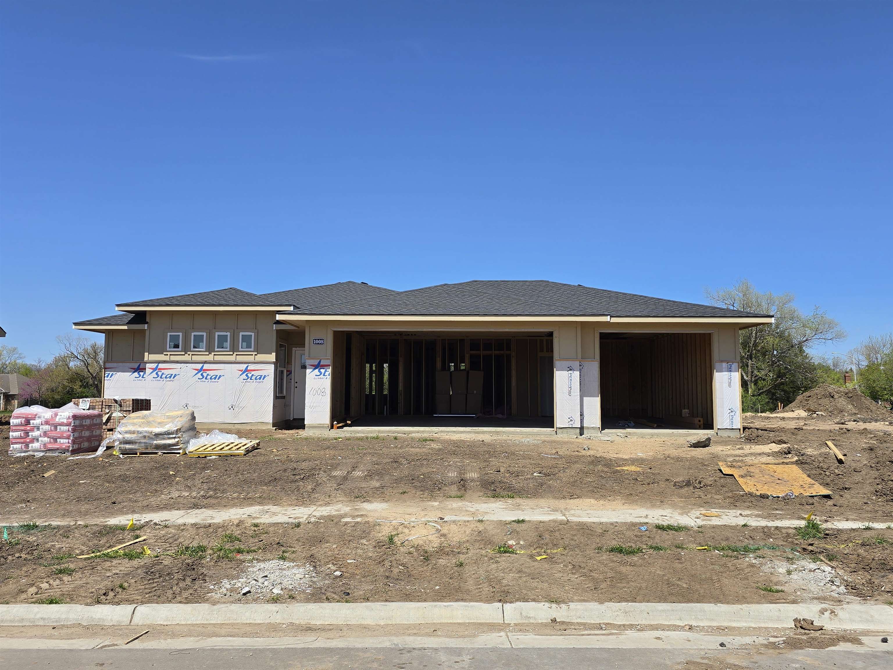 1008 SE 8th St, Newton, Kansas image 1