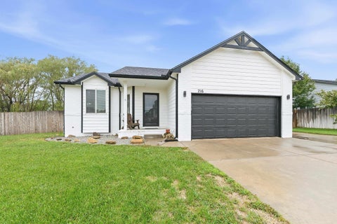 Homes For Sale - 216 W Poplar St<br/> Goddard, KS 67052