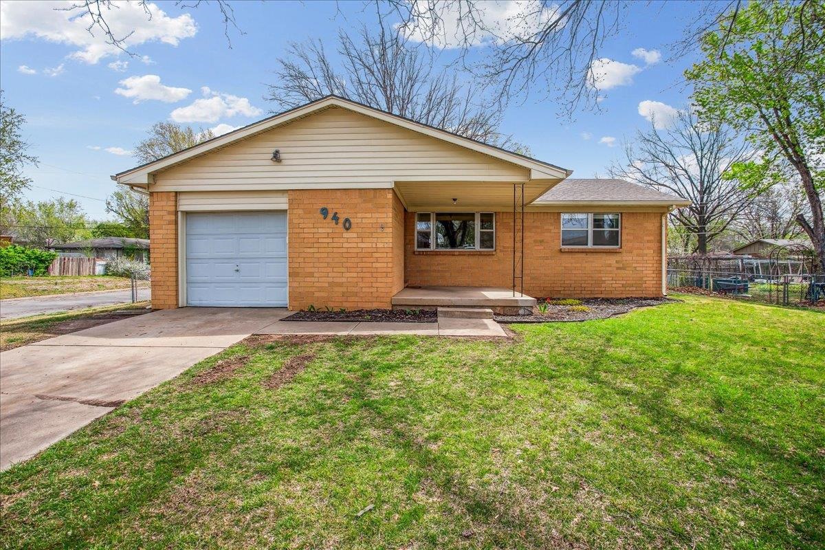 940 N Robin Rd, Wichita, Kansas image 1