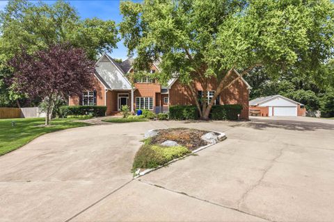Homes For Sale - 419 N Brook Forest Rd<br/> Derby, KS 67037