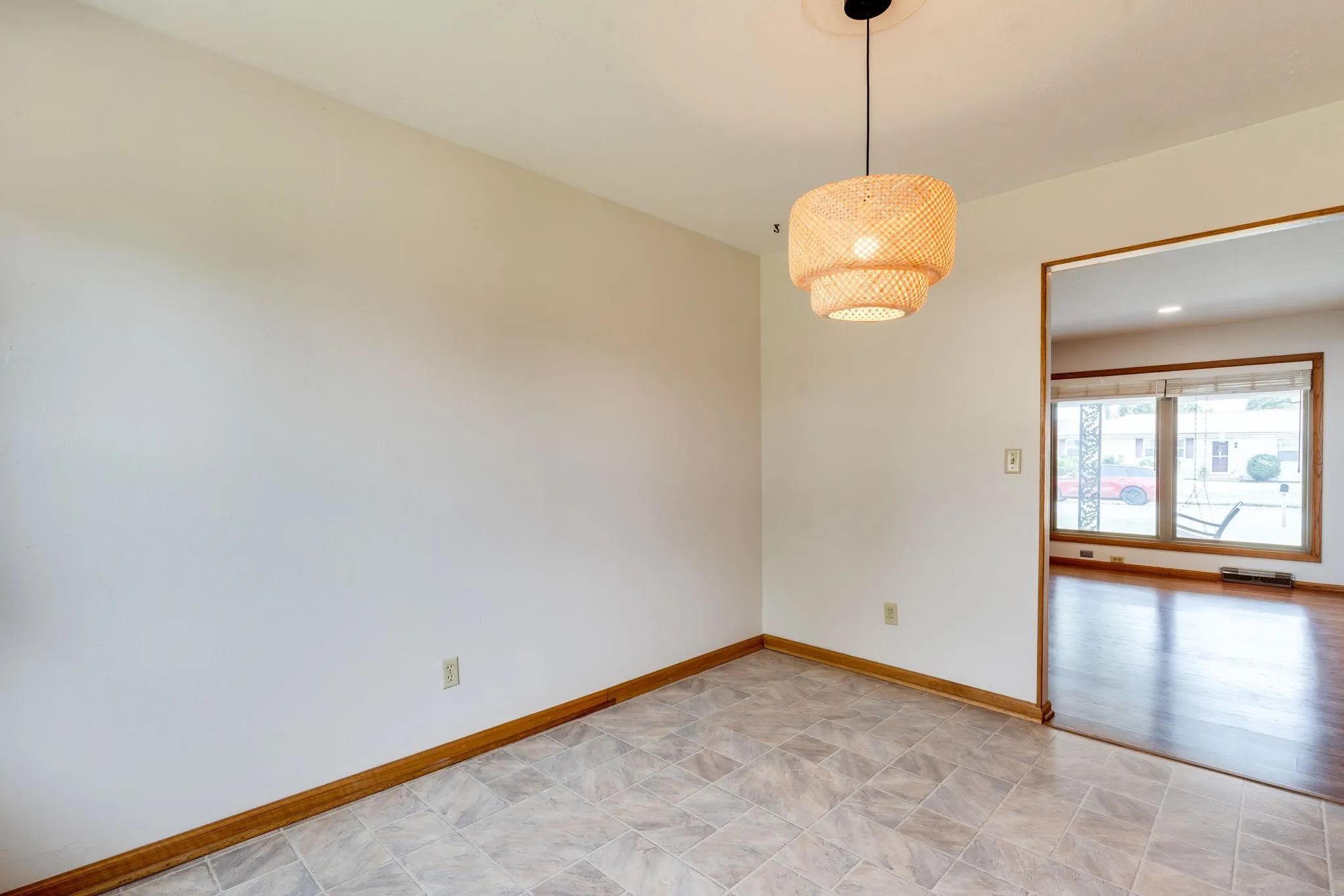 Wichita, Kansas 67212, United States, 3 Bedrooms Bedrooms, ,2 BathroomsBathrooms,Residential,Pending,205413