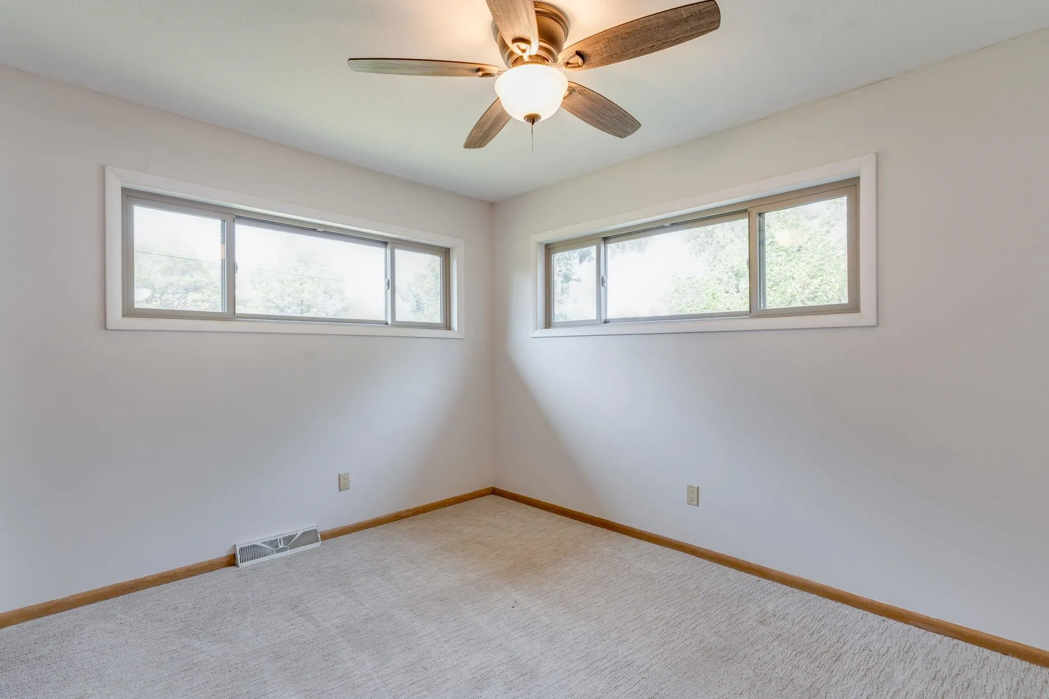 Wichita, Kansas 67212, United States, 3 Bedrooms Bedrooms, ,2 BathroomsBathrooms,Residential,Pending,205413