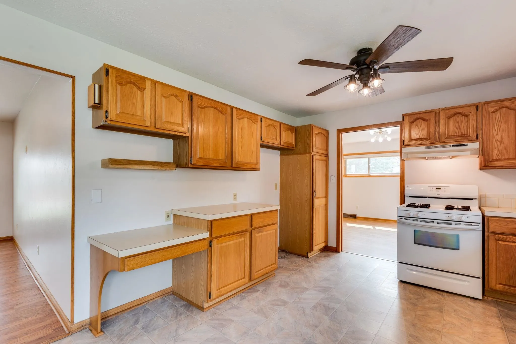 Wichita, Kansas 67212, United States, 3 Bedrooms Bedrooms, ,2 BathroomsBathrooms,Residential,Pending,205413