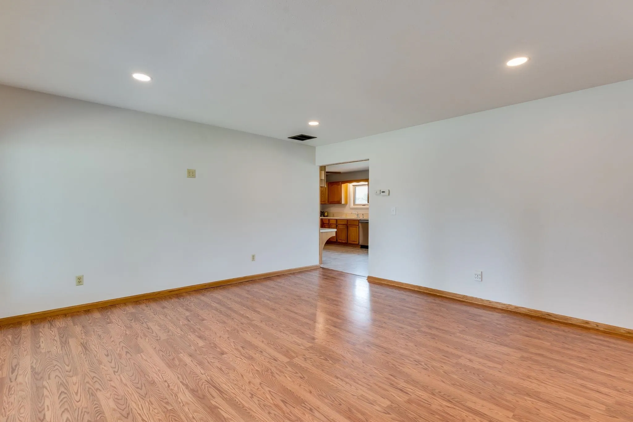 Wichita, Kansas 67212, United States, 3 Bedrooms Bedrooms, ,2 BathroomsBathrooms,Residential,Pending,205413