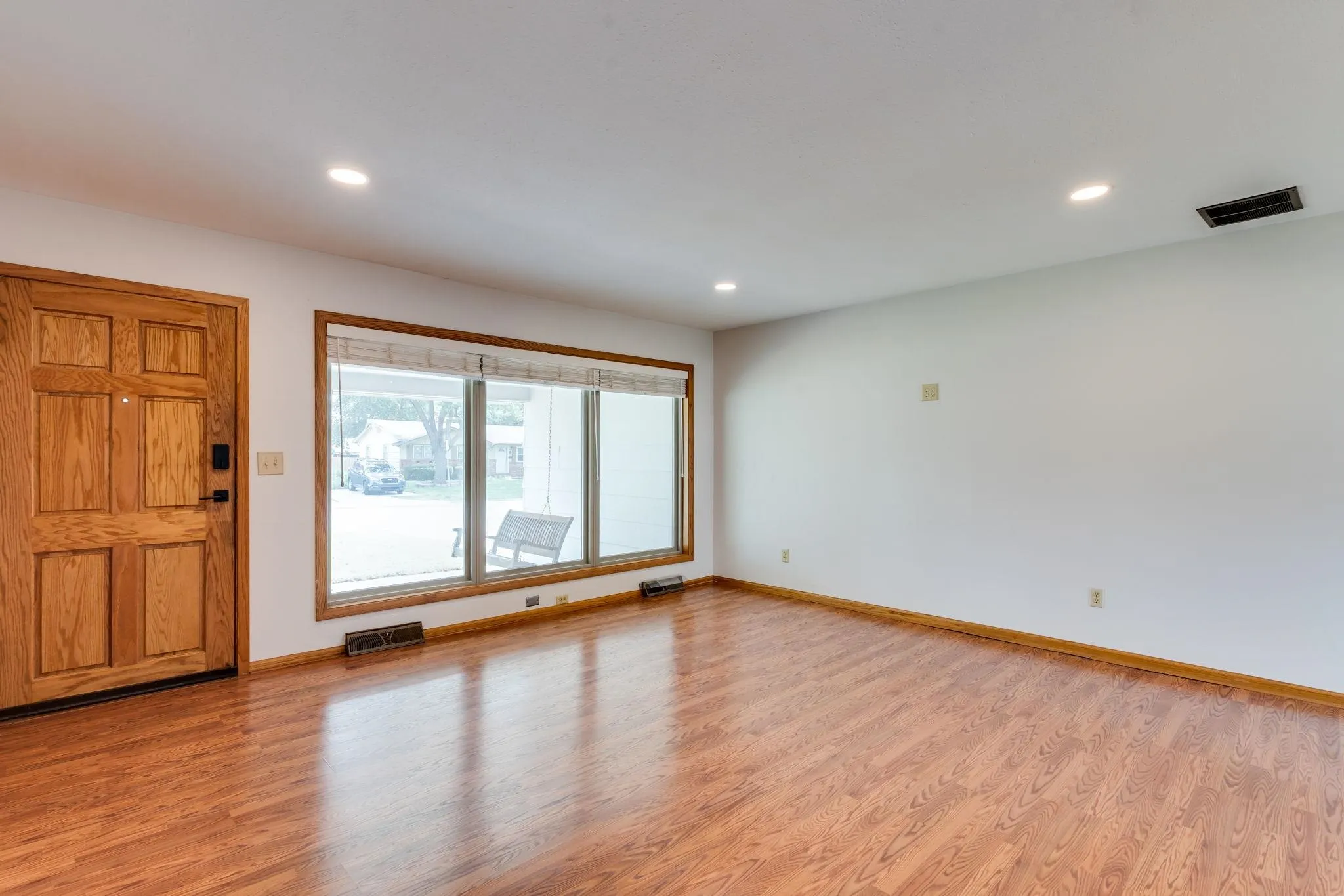 Wichita, Kansas 67212, United States, 3 Bedrooms Bedrooms, ,2 BathroomsBathrooms,Residential,Pending,205413