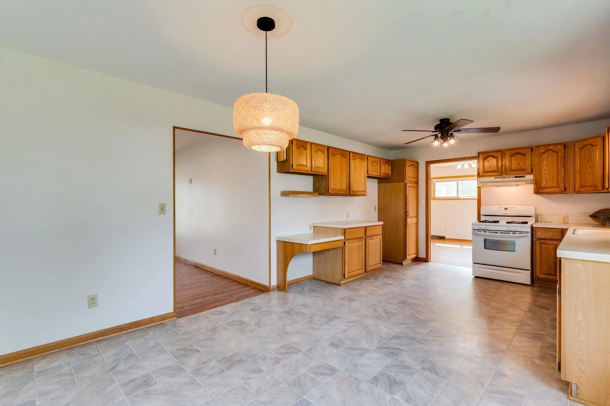 Wichita, Kansas 67212, United States, 3 Bedrooms Bedrooms, ,2 BathroomsBathrooms,Residential,Pending,205413