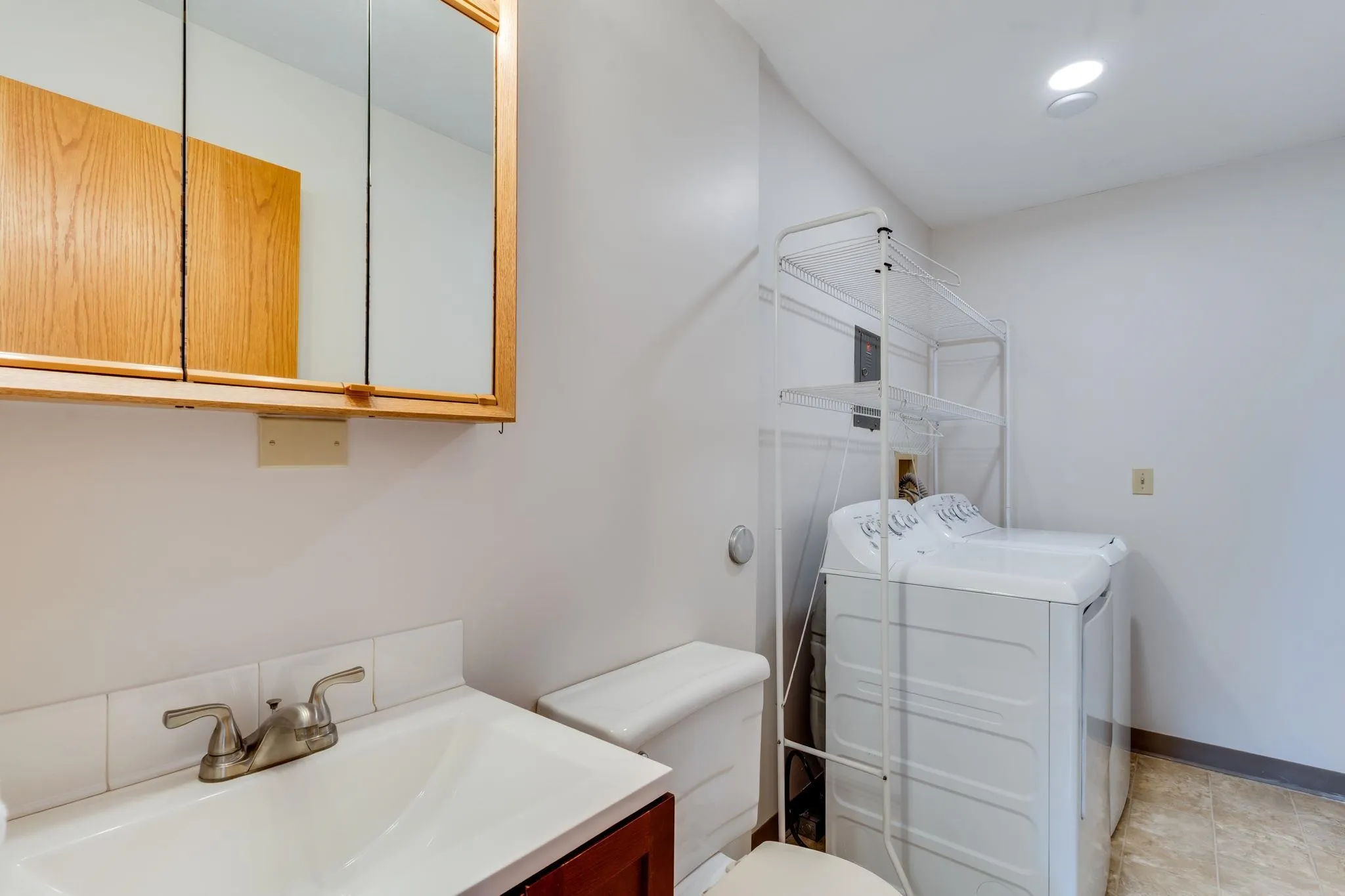 Wichita, Kansas 67212, United States, 3 Bedrooms Bedrooms, ,2 BathroomsBathrooms,Residential,Pending,205413