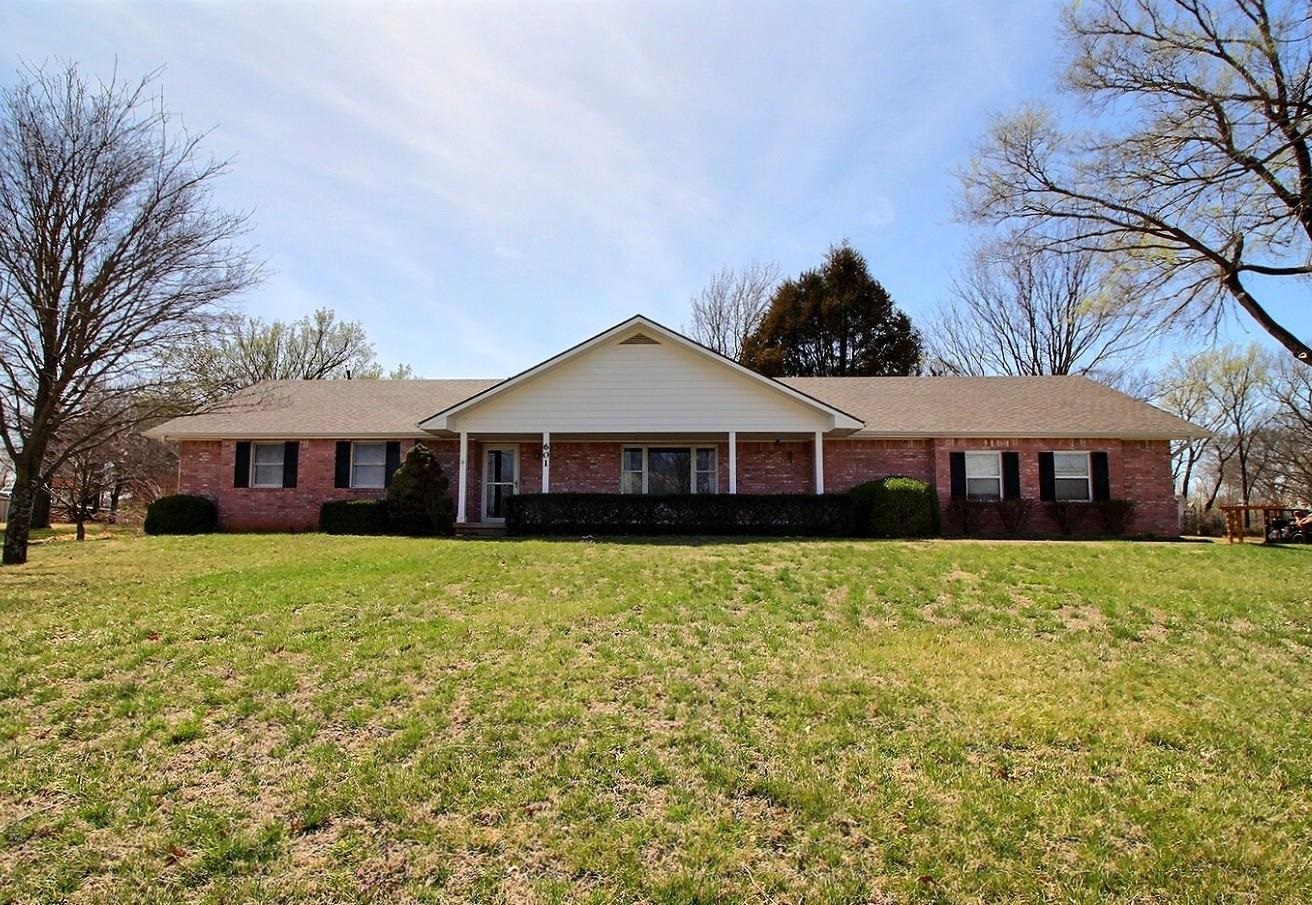 601 Cathlinda Ct, Winfield, Kansas image 1