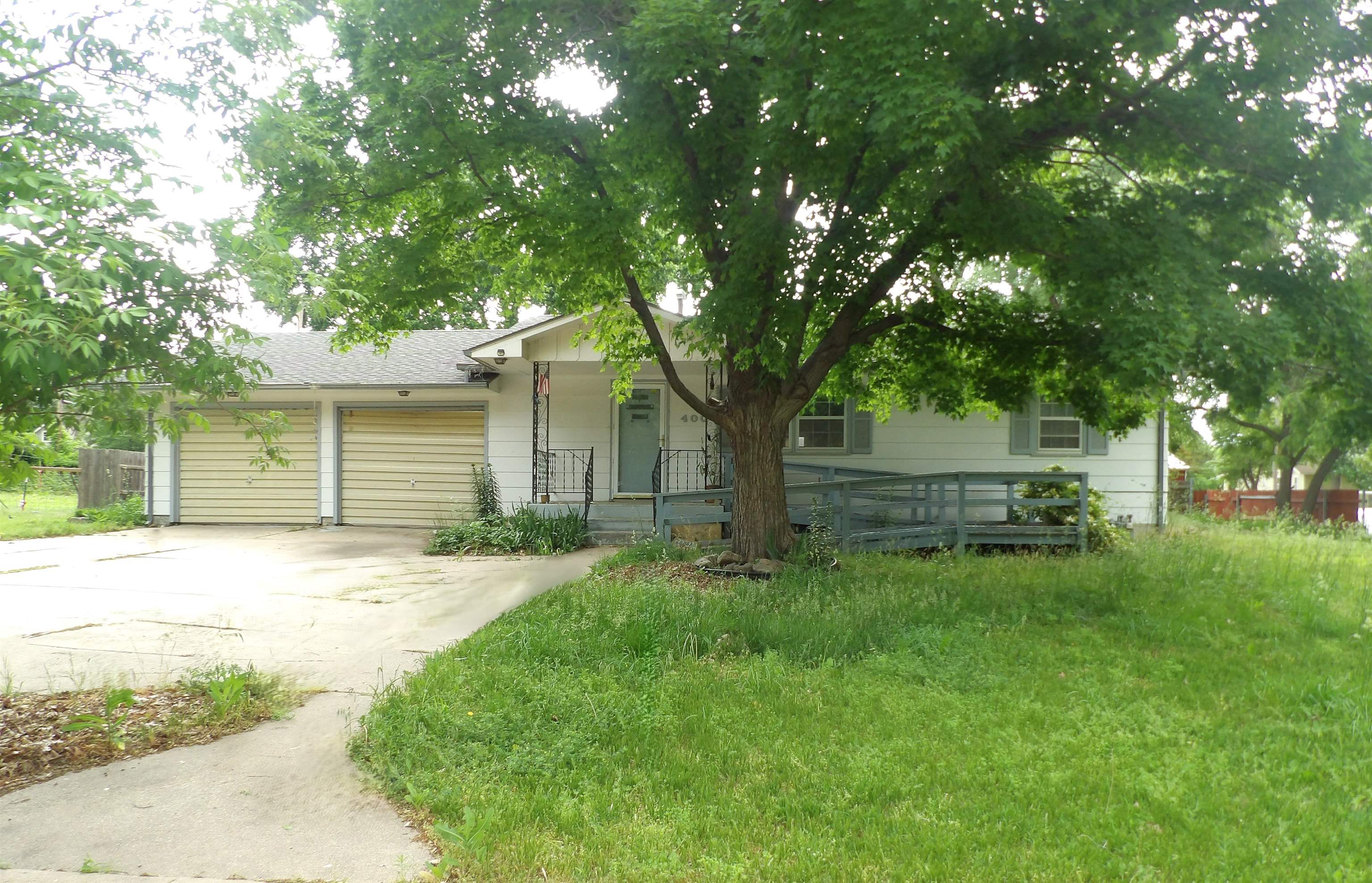 400 Highland Ave, Newton, Kansas image 1