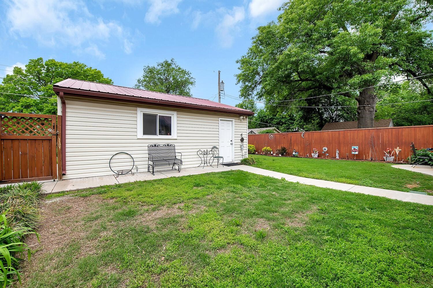 557 S Marcilene Ter, Wichita, Kansas image 33