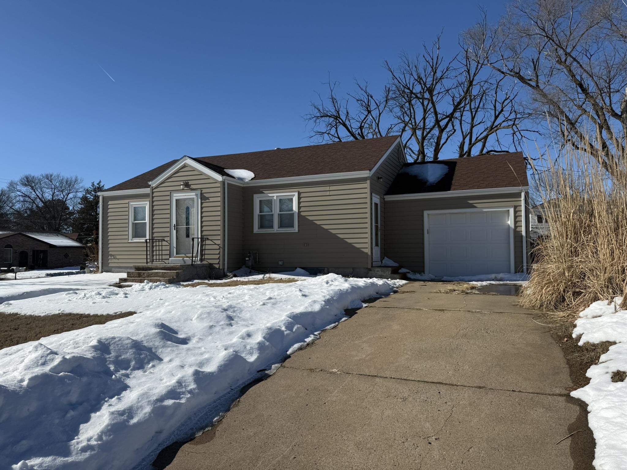 802 Charles St, Ellsworth, Kansas image 2