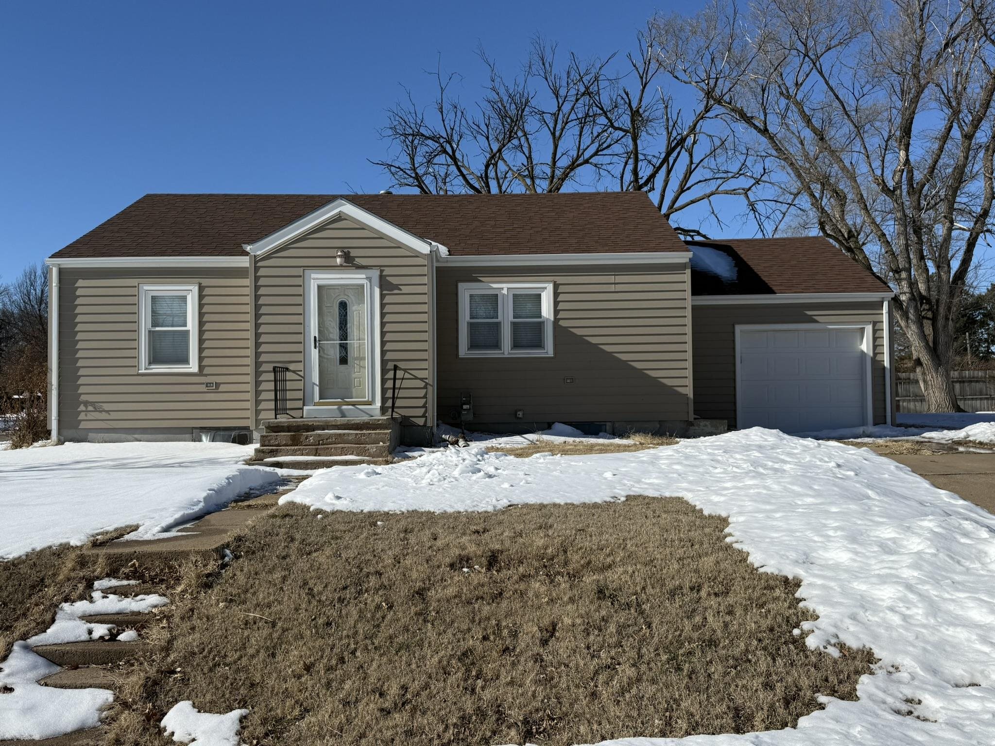 802 Charles St, Ellsworth, Kansas image 1