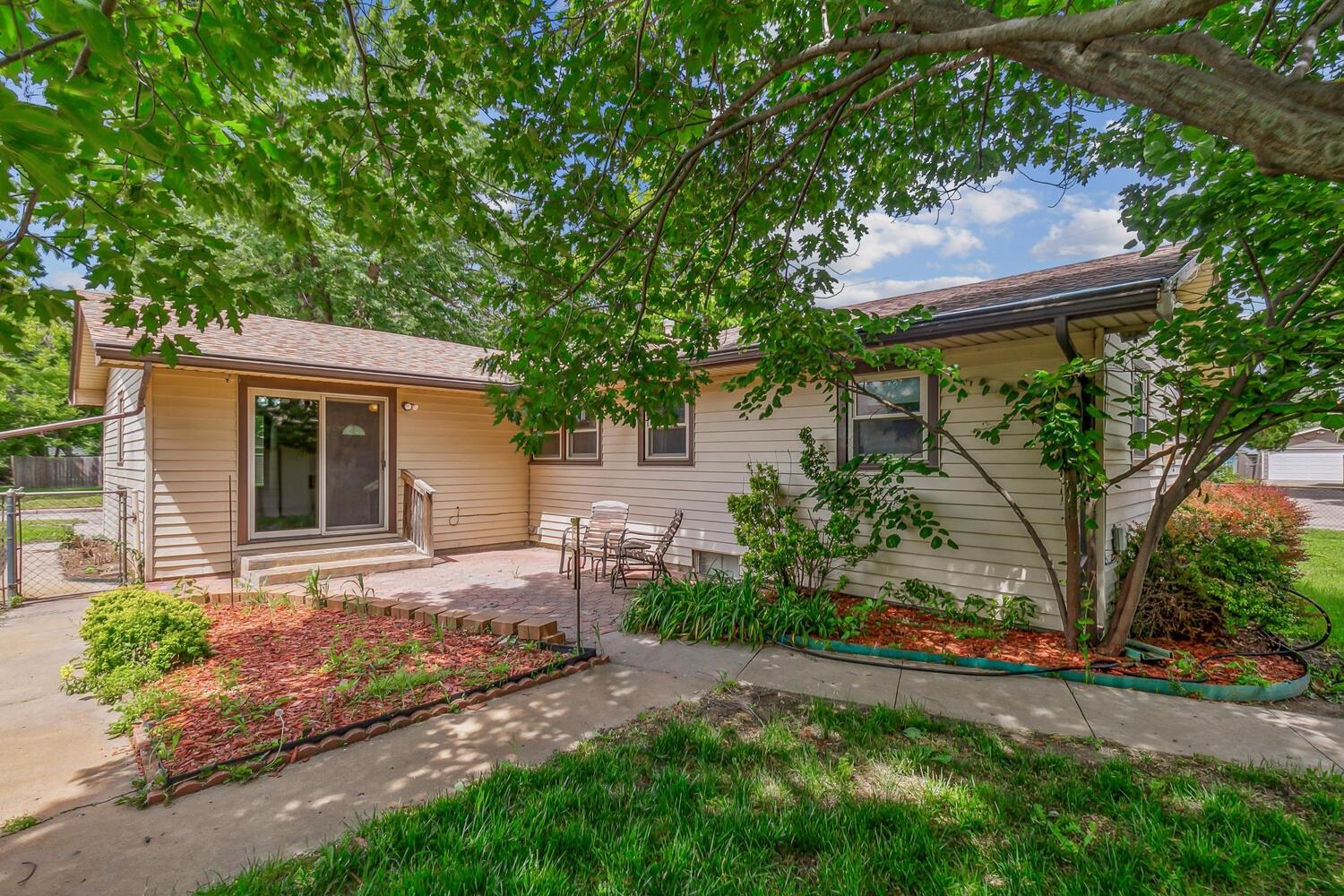 Wichita, Kansas 67213, United States, 3 Bedrooms Bedrooms, ,3 BathroomsBathrooms,Residential,Pending,55857