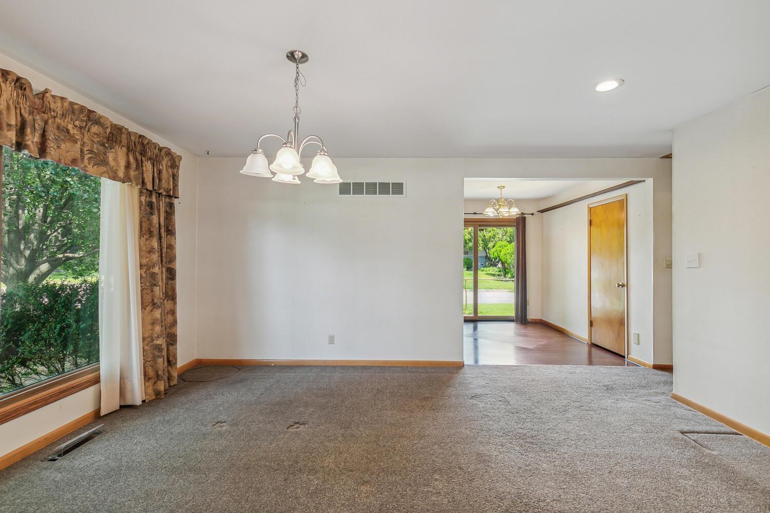 Wichita, Kansas 67213, United States, 3 Bedrooms Bedrooms, ,3 BathroomsBathrooms,Residential,Pending,55857