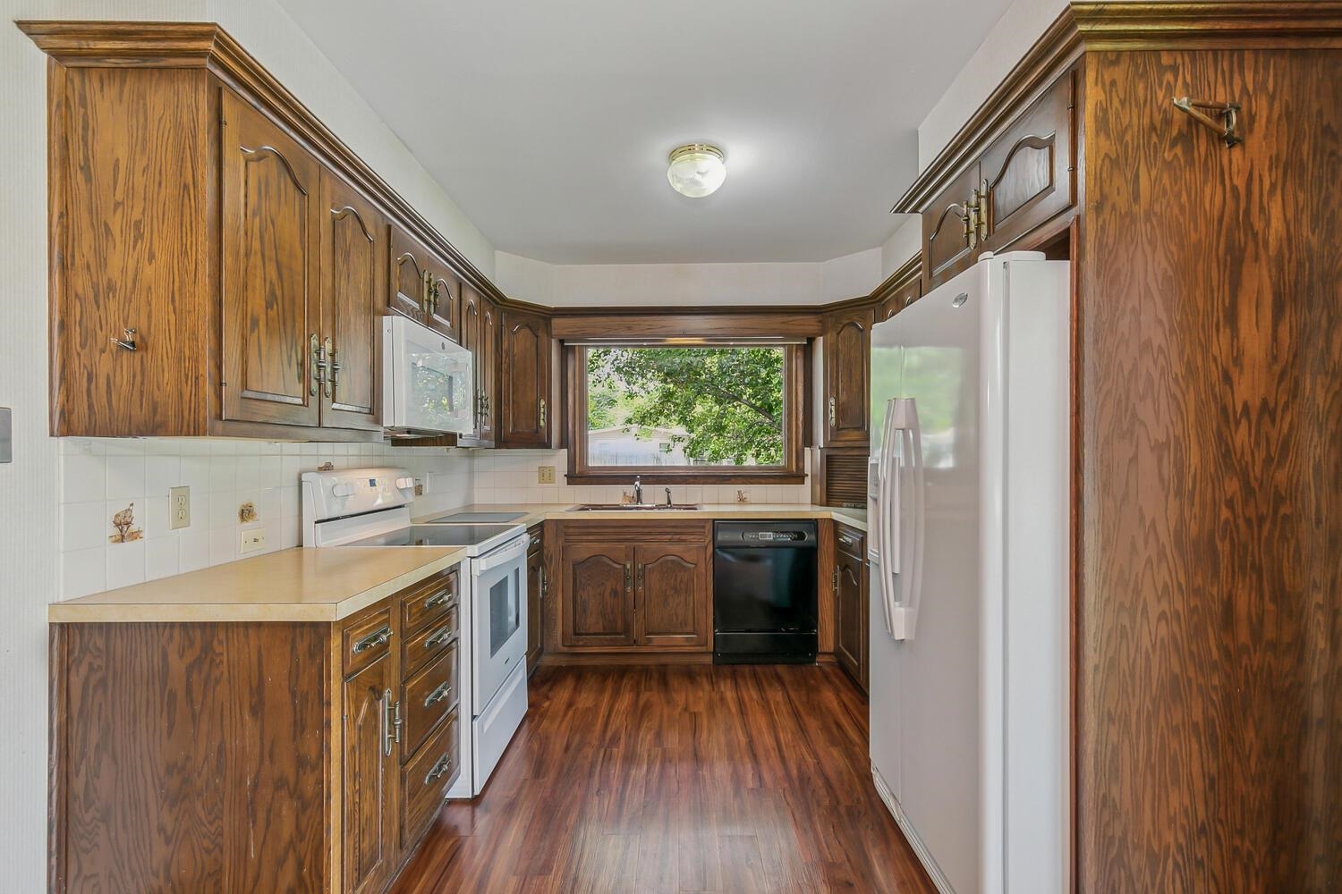 Wichita, Kansas 67213, United States, 3 Bedrooms Bedrooms, ,3 BathroomsBathrooms,Residential,Pending,55857