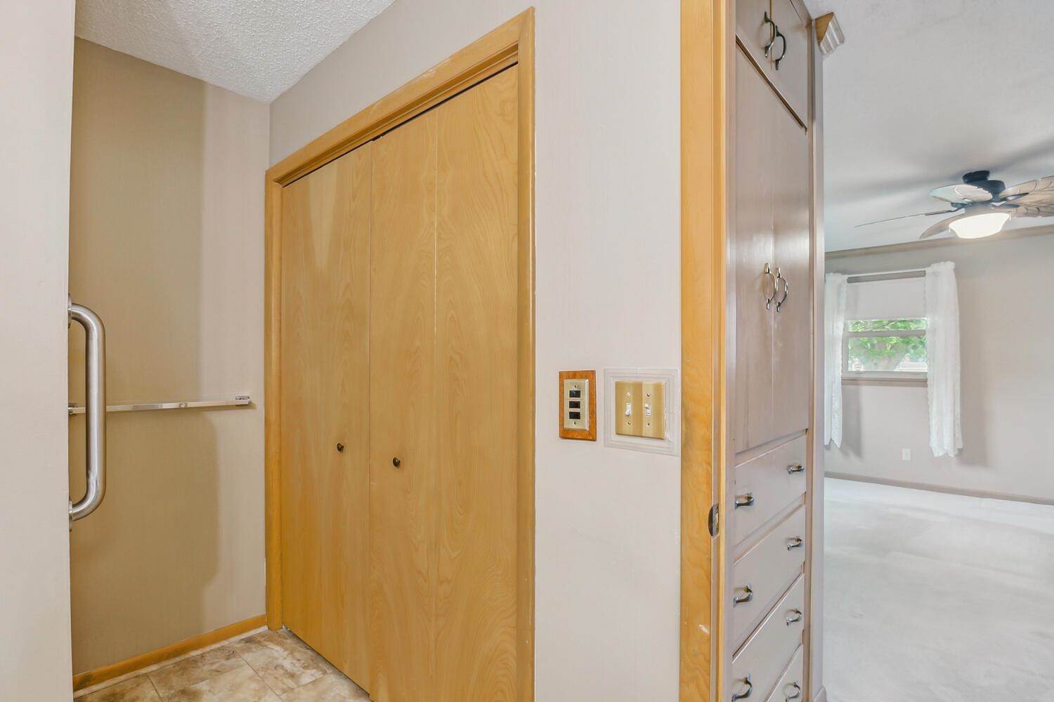 Wichita, Kansas 67213, United States, 3 Bedrooms Bedrooms, ,3 BathroomsBathrooms,Residential,Pending,55857