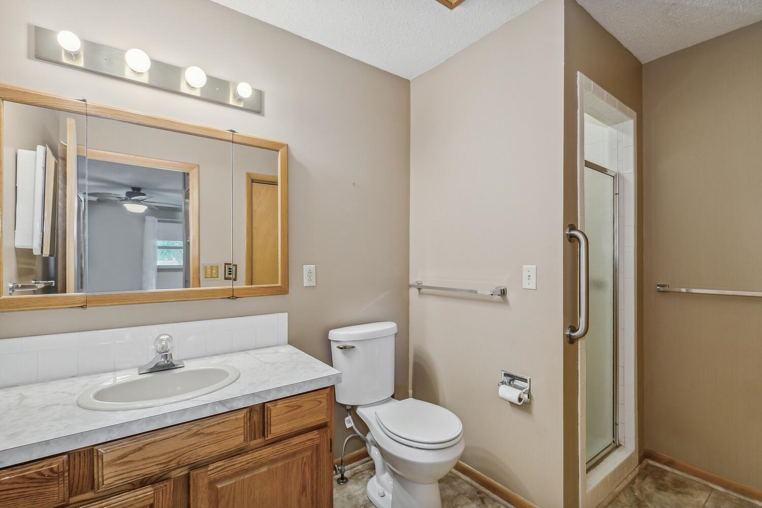 Wichita, Kansas 67213, United States, 3 Bedrooms Bedrooms, ,3 BathroomsBathrooms,Residential,Pending,55857