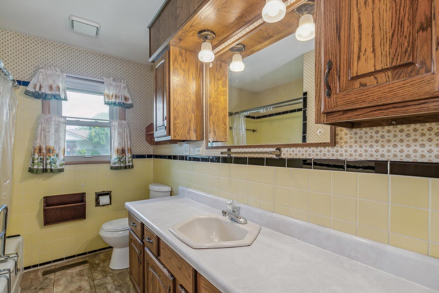 Wichita, Kansas 67213, United States, 3 Bedrooms Bedrooms, ,3 BathroomsBathrooms,Residential,Pending,55857