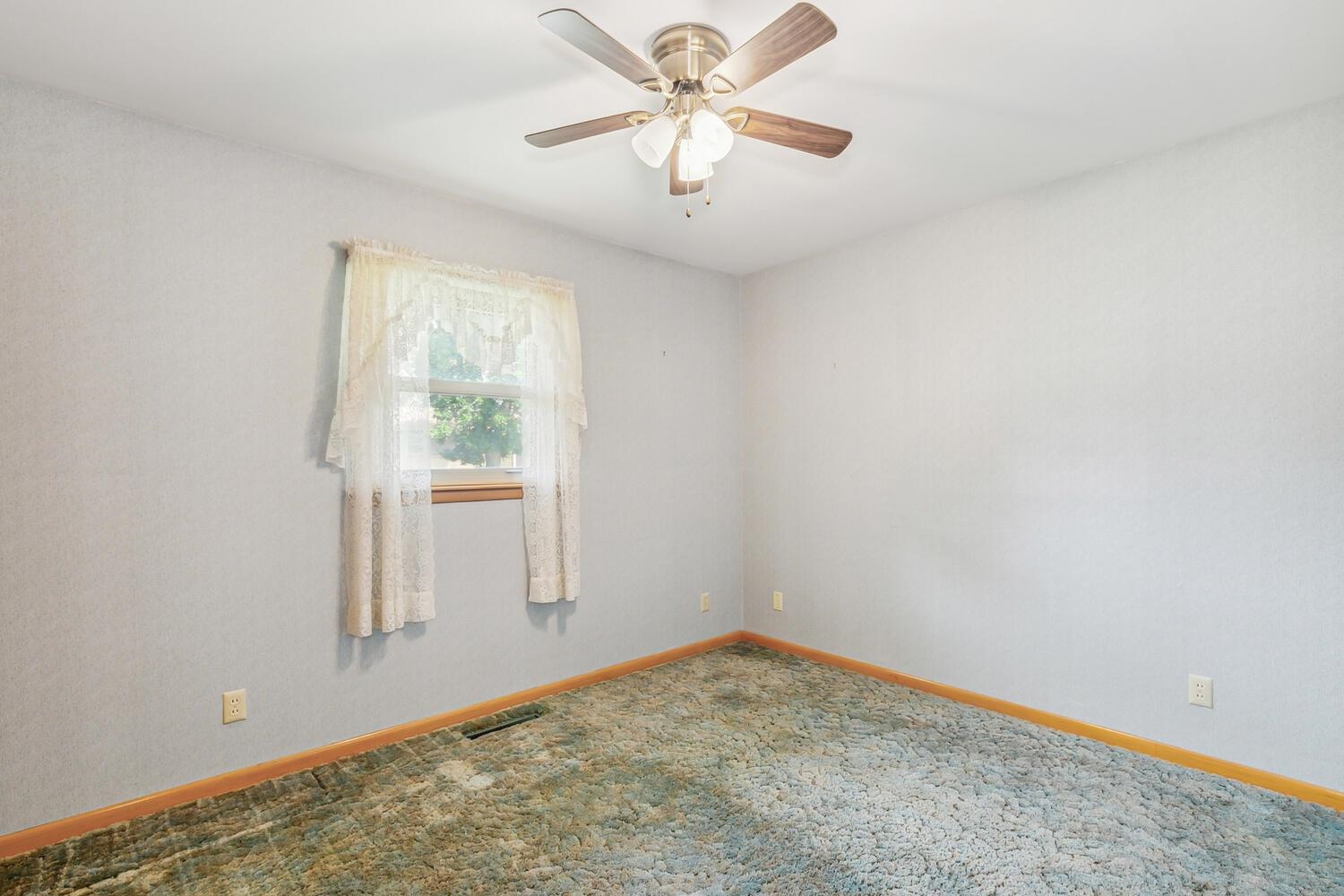 Wichita, Kansas 67213, United States, 3 Bedrooms Bedrooms, ,3 BathroomsBathrooms,Residential,Pending,55857