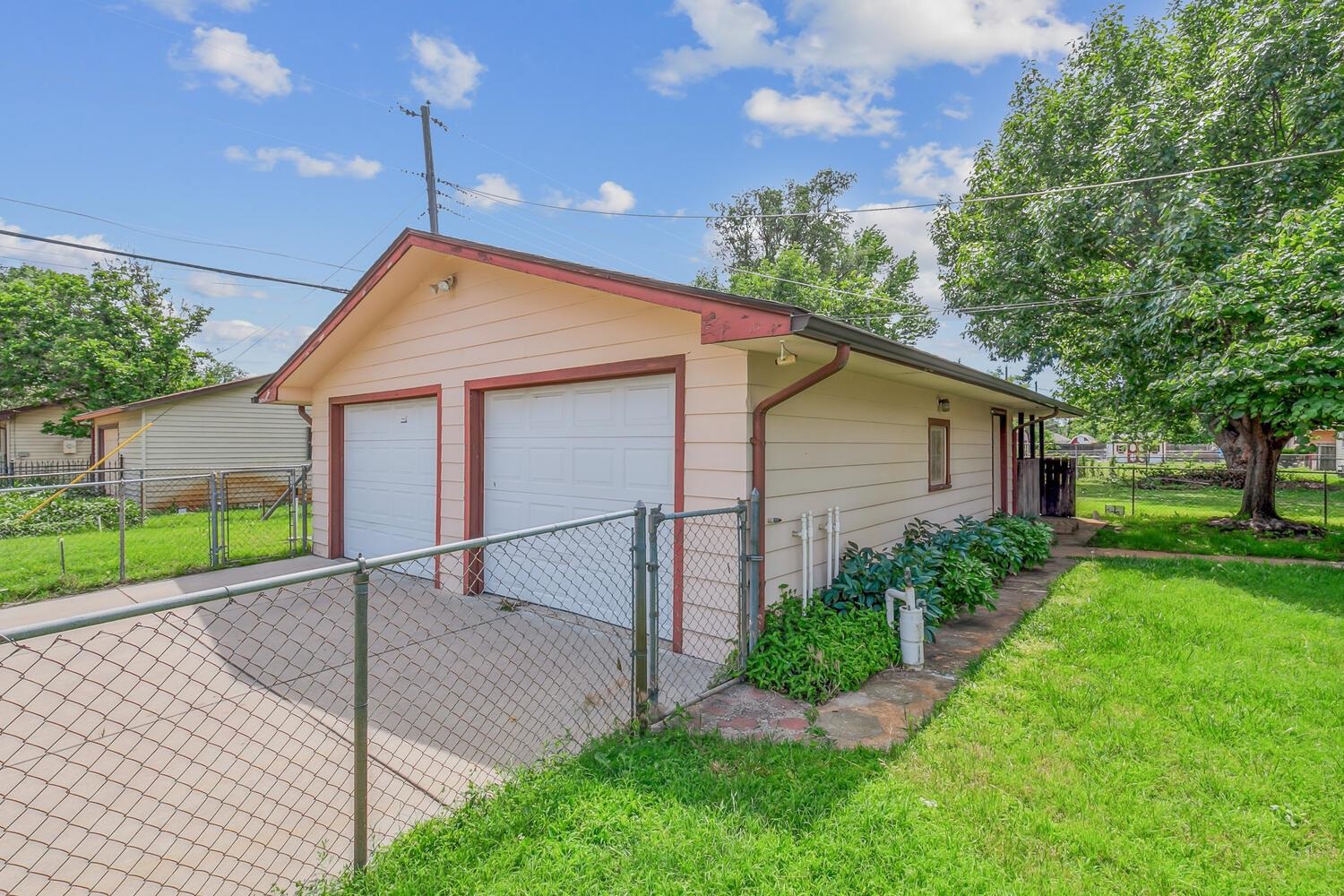 Wichita, Kansas 67213, United States, 3 Bedrooms Bedrooms, ,3 BathroomsBathrooms,Residential,Pending,55857