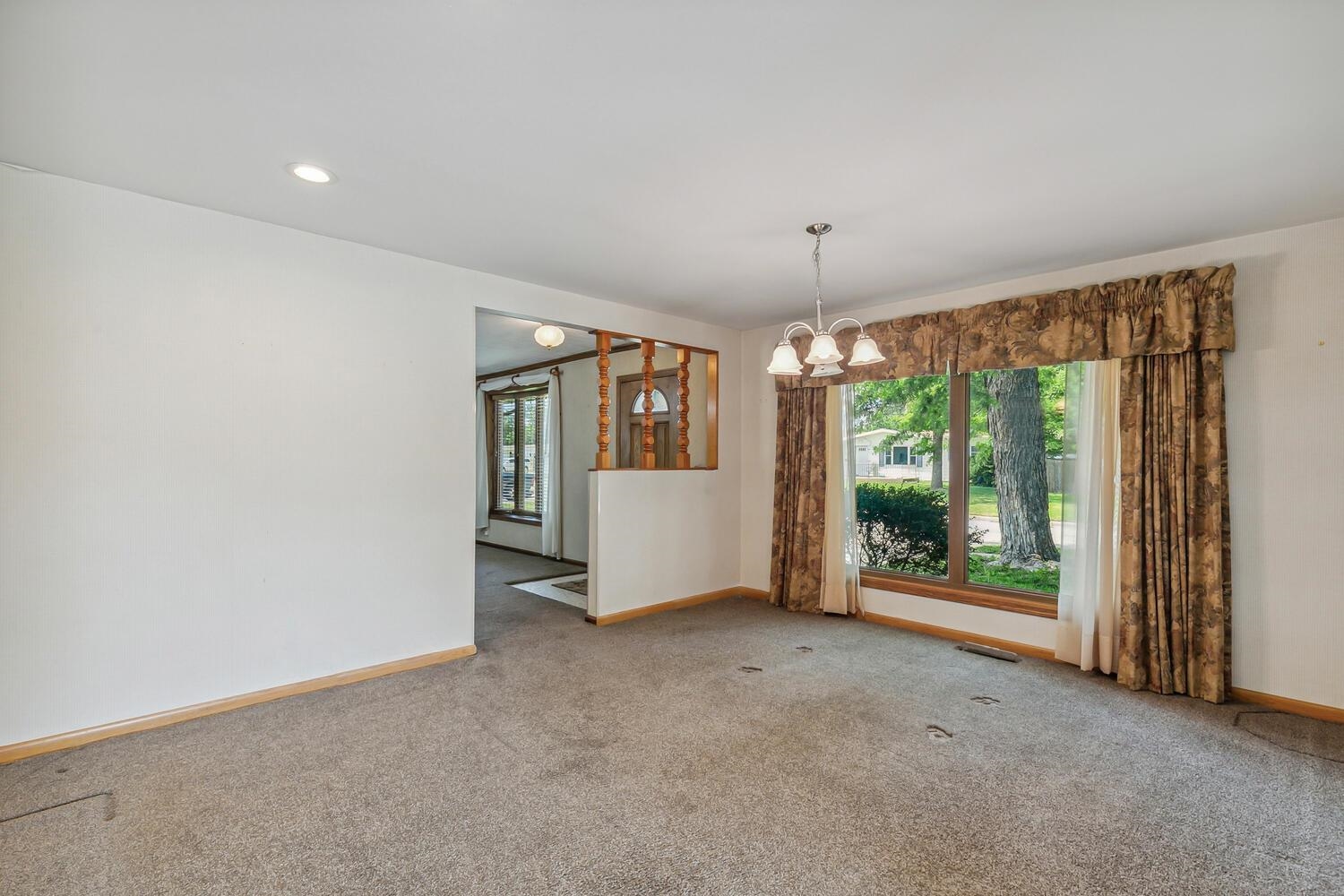 Wichita, Kansas 67213, United States, 3 Bedrooms Bedrooms, ,3 BathroomsBathrooms,Residential,Pending,55857