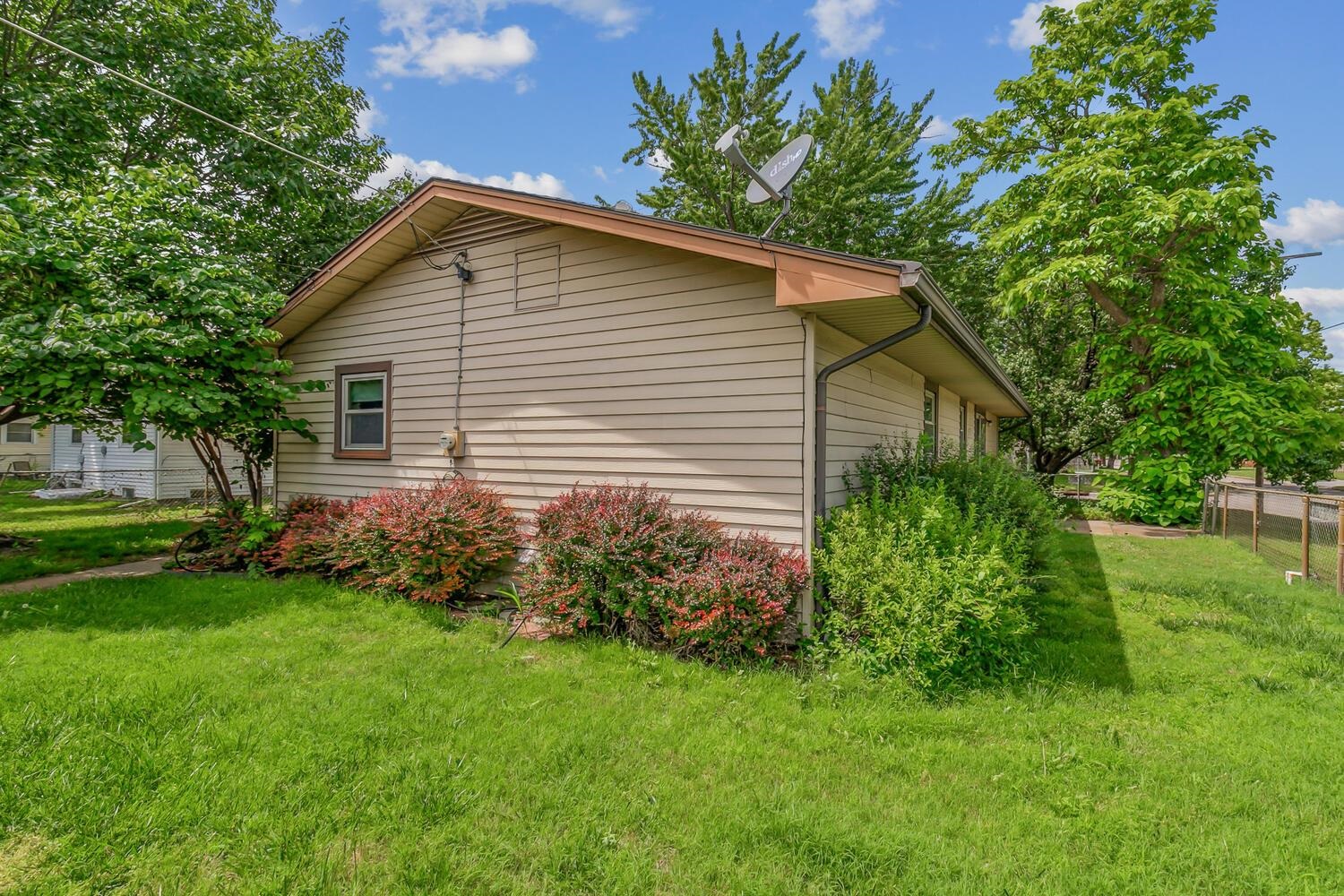 Wichita, Kansas 67213, United States, 3 Bedrooms Bedrooms, ,3 BathroomsBathrooms,Residential,Pending,55857