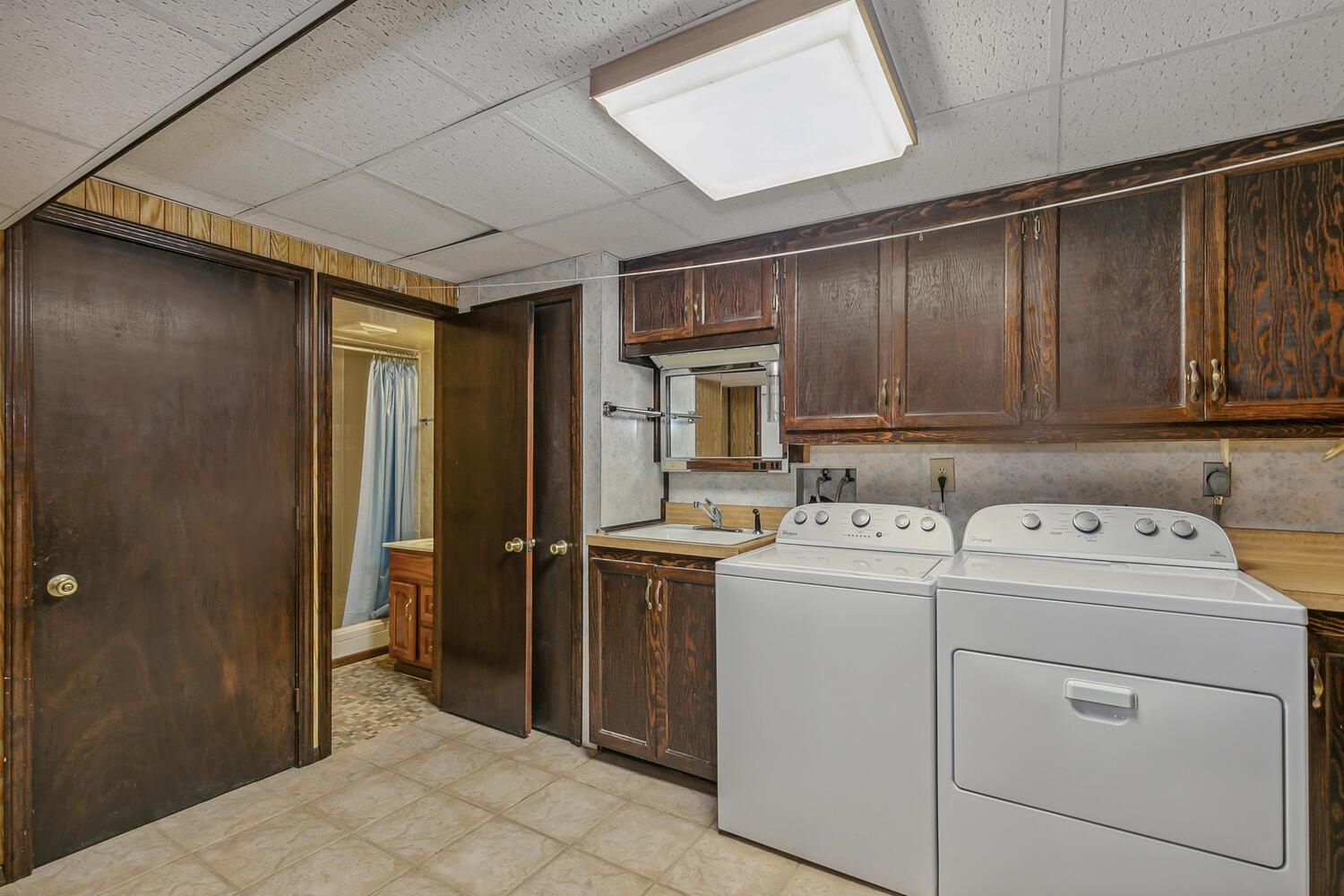 Wichita, Kansas 67213, United States, 3 Bedrooms Bedrooms, ,3 BathroomsBathrooms,Residential,Pending,55857