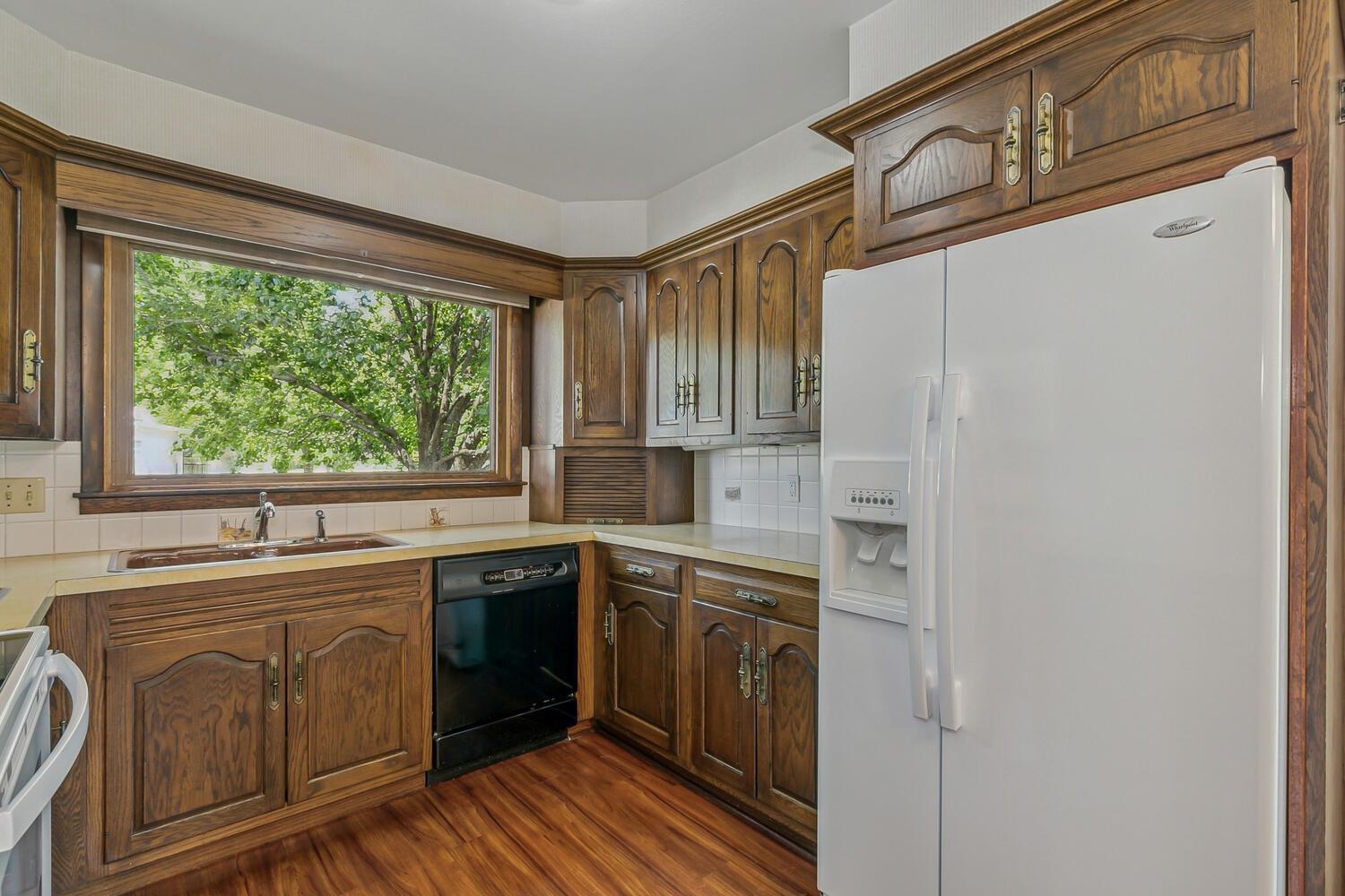 Wichita, Kansas 67213, United States, 3 Bedrooms Bedrooms, ,3 BathroomsBathrooms,Residential,Pending,55857