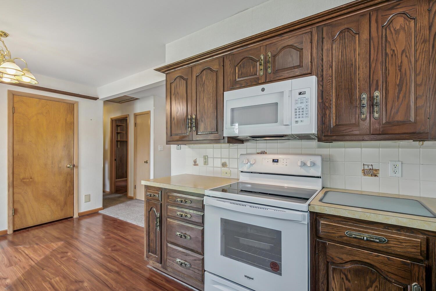 Wichita, Kansas 67213, United States, 3 Bedrooms Bedrooms, ,3 BathroomsBathrooms,Residential,Pending,55857