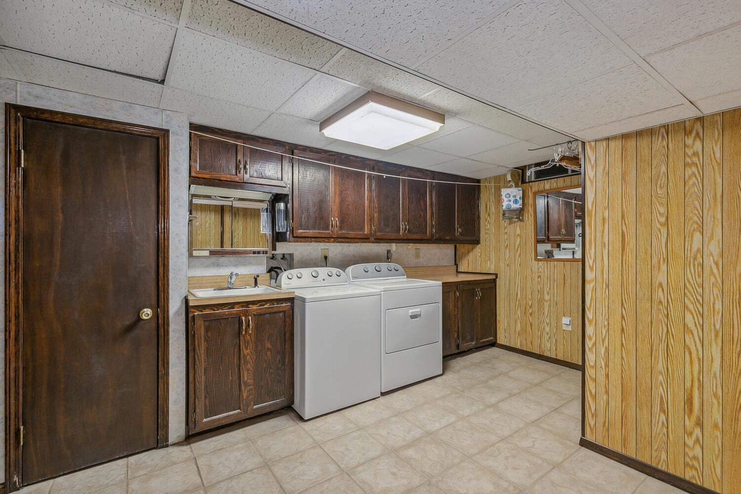 Wichita, Kansas 67213, United States, 3 Bedrooms Bedrooms, ,3 BathroomsBathrooms,Residential,Pending,55857