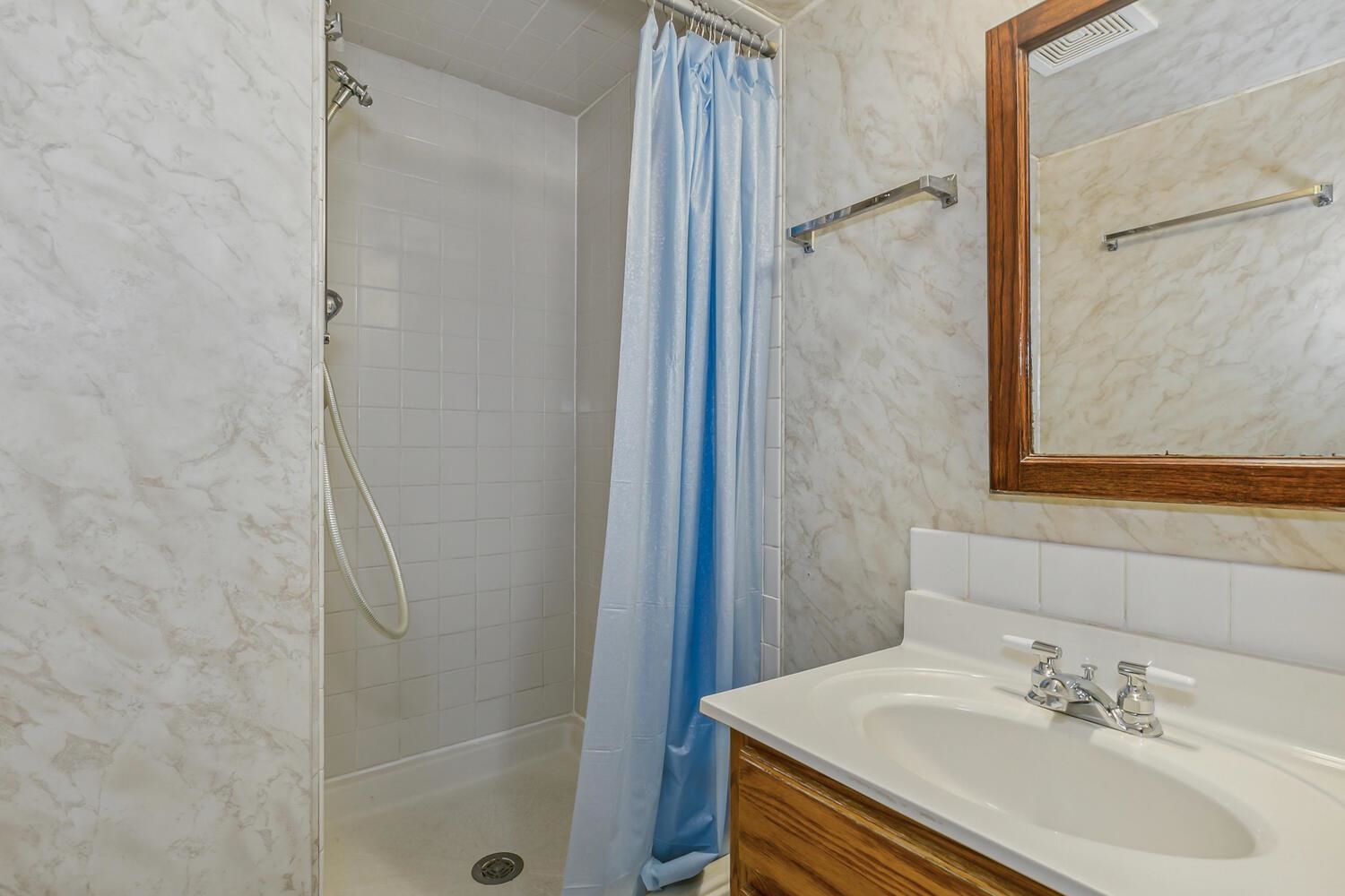 Wichita, Kansas 67213, United States, 3 Bedrooms Bedrooms, ,3 BathroomsBathrooms,Residential,Pending,55857