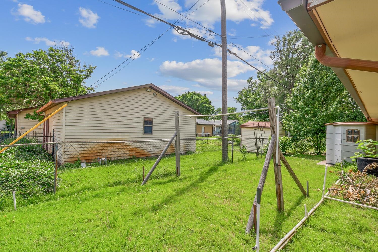 Wichita, Kansas 67213, United States, 3 Bedrooms Bedrooms, ,3 BathroomsBathrooms,Residential,Pending,55857