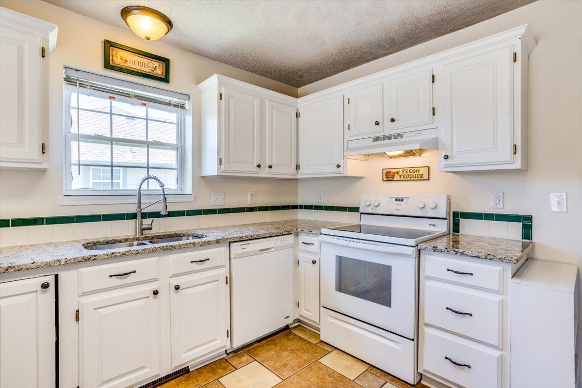 Derby, Kansas 67037, United States, 5 Bedrooms Bedrooms, ,3 BathroomsBathrooms,Residential,Pending,55486