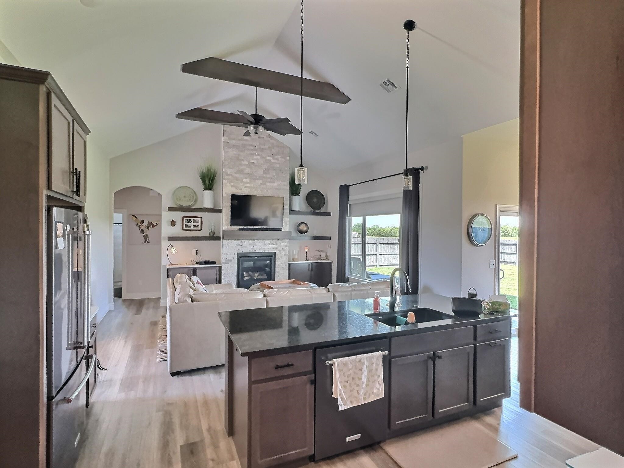 2536 S Spring Hollow St, Wichita, Kansas image 2