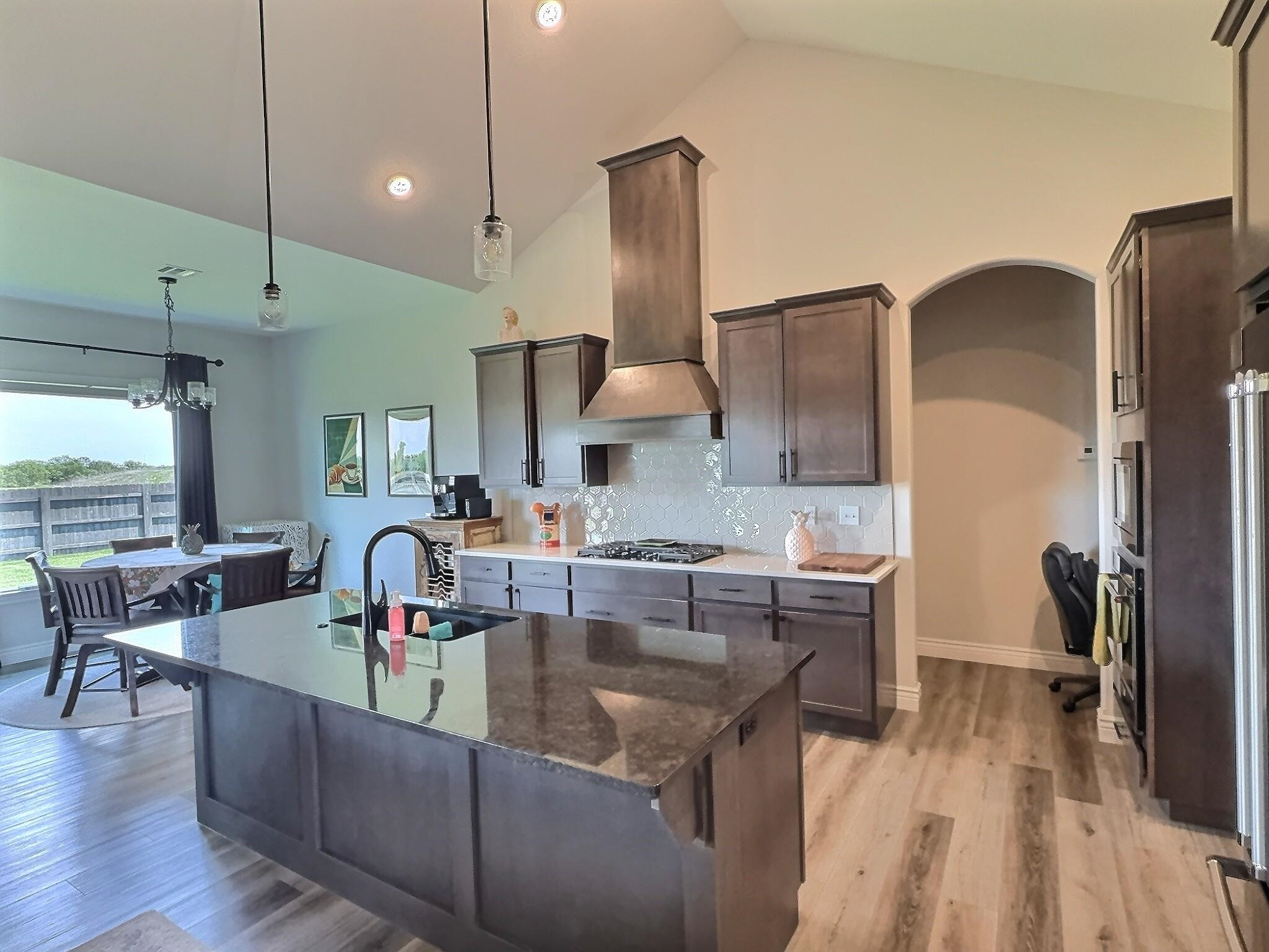 2536 S Spring Hollow St, Wichita, Kansas image 6