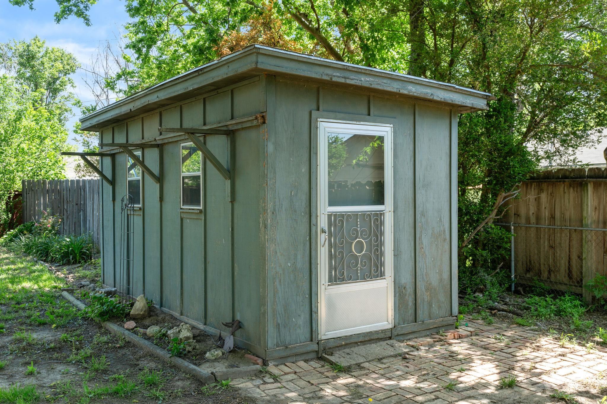 Wichita, Kansas 67216, United States, 3 Bedrooms Bedrooms, ,1 BathroomBathrooms,Residential,Pending,58033