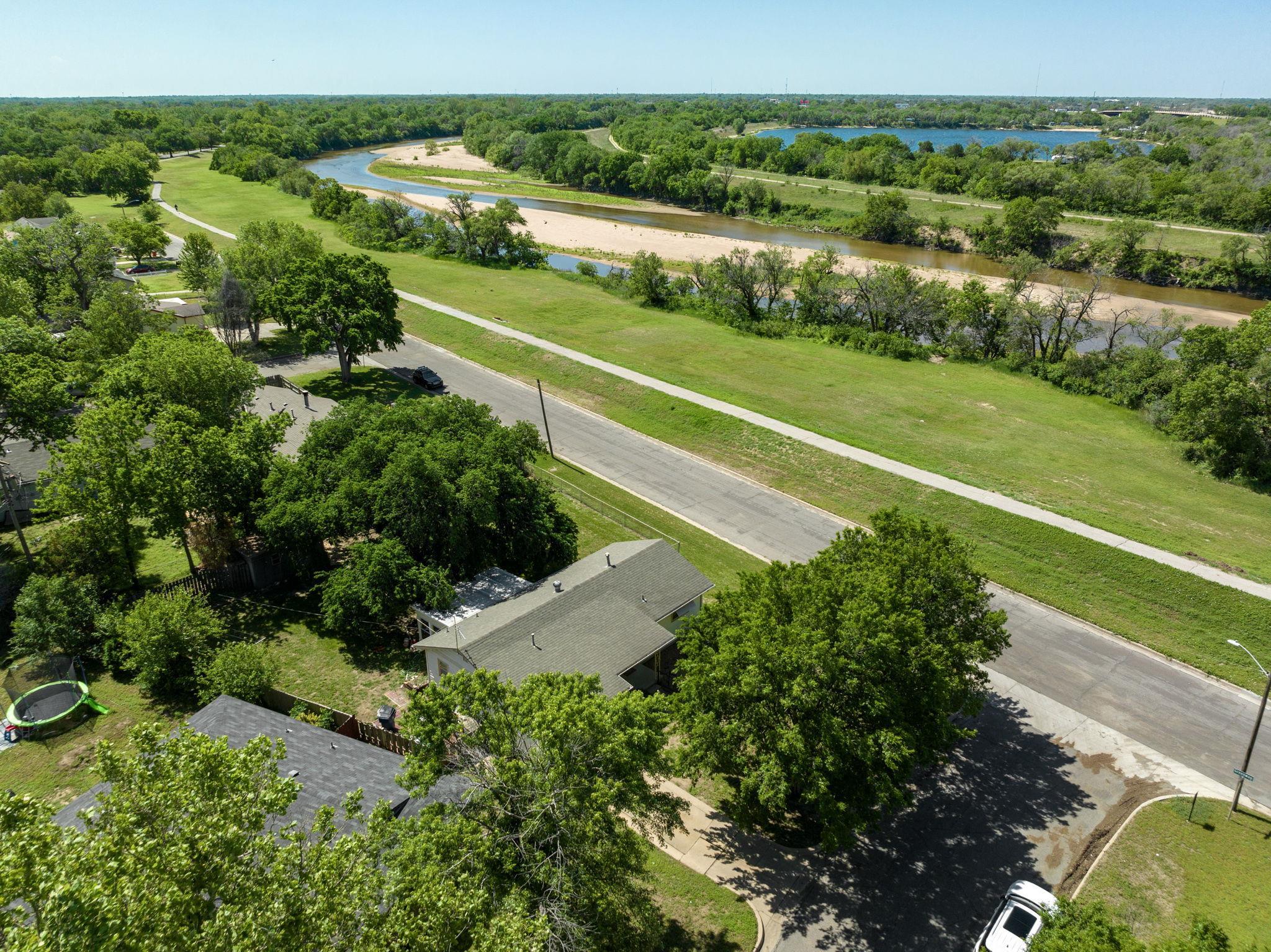 Wichita, Kansas 67216, United States, 3 Bedrooms Bedrooms, ,1 BathroomBathrooms,Residential,Pending,58033