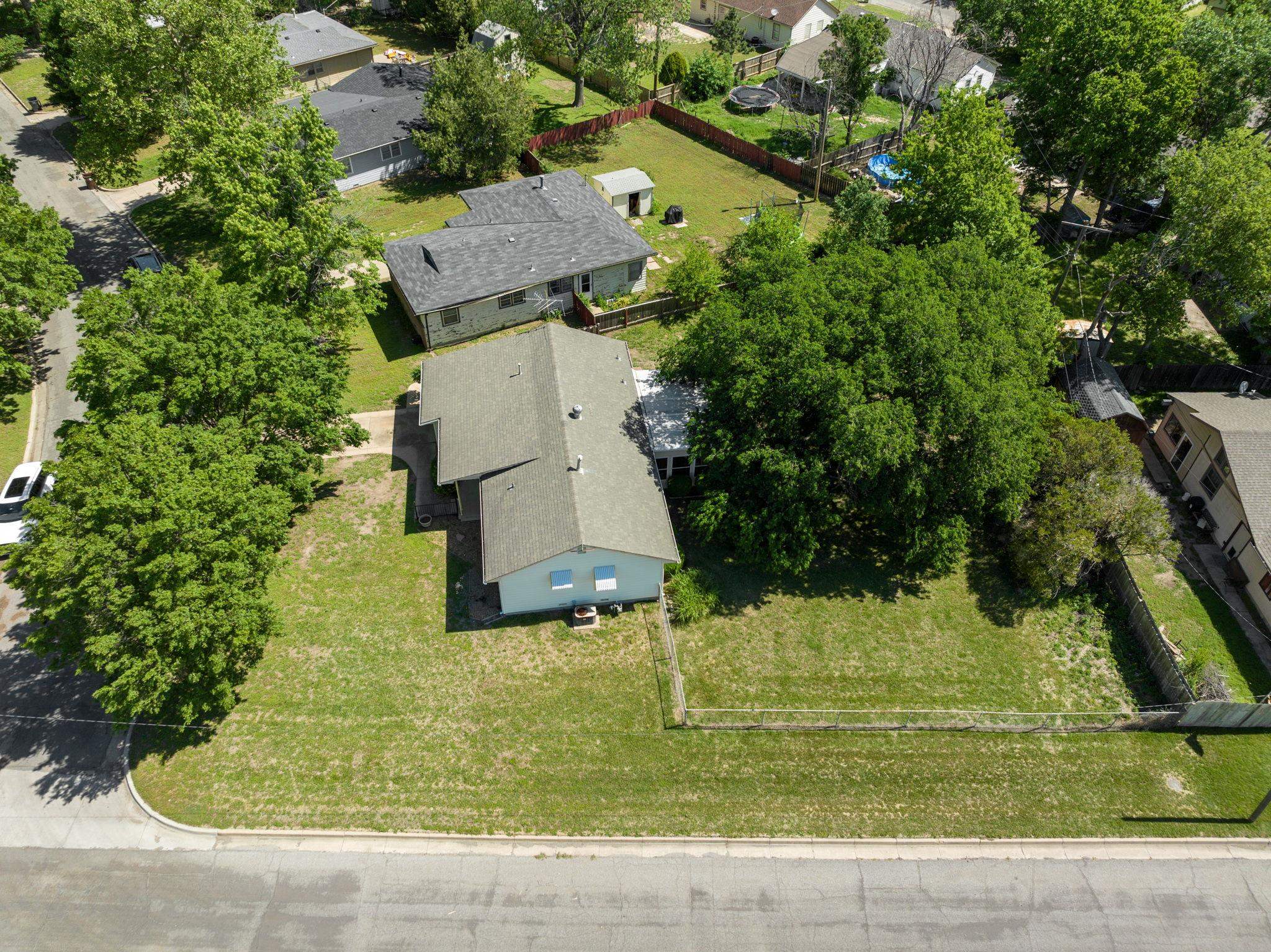 Wichita, Kansas 67216, United States, 3 Bedrooms Bedrooms, ,1 BathroomBathrooms,Residential,Pending,58033