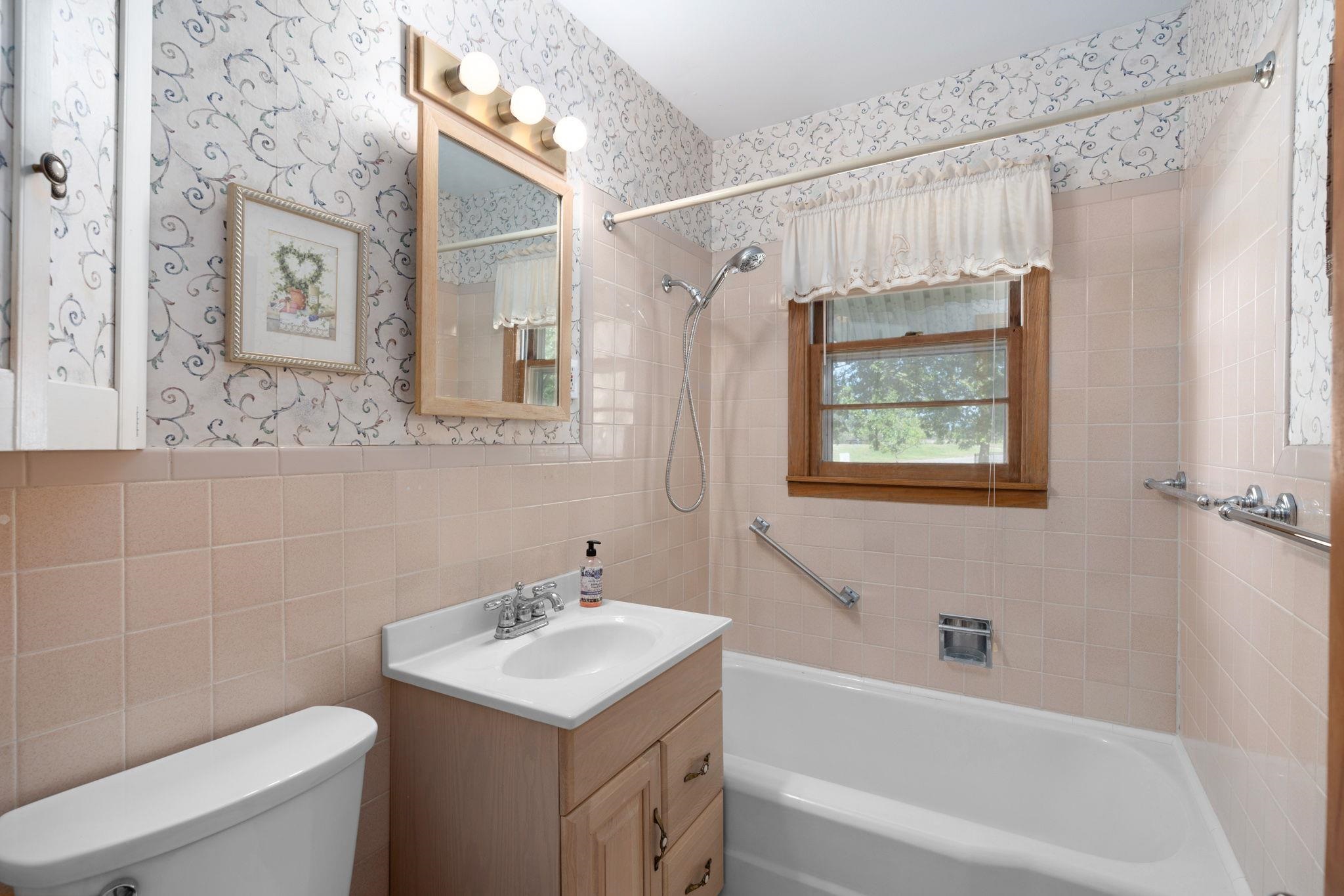 Wichita, Kansas 67216, United States, 3 Bedrooms Bedrooms, ,1 BathroomBathrooms,Residential,Pending,58033